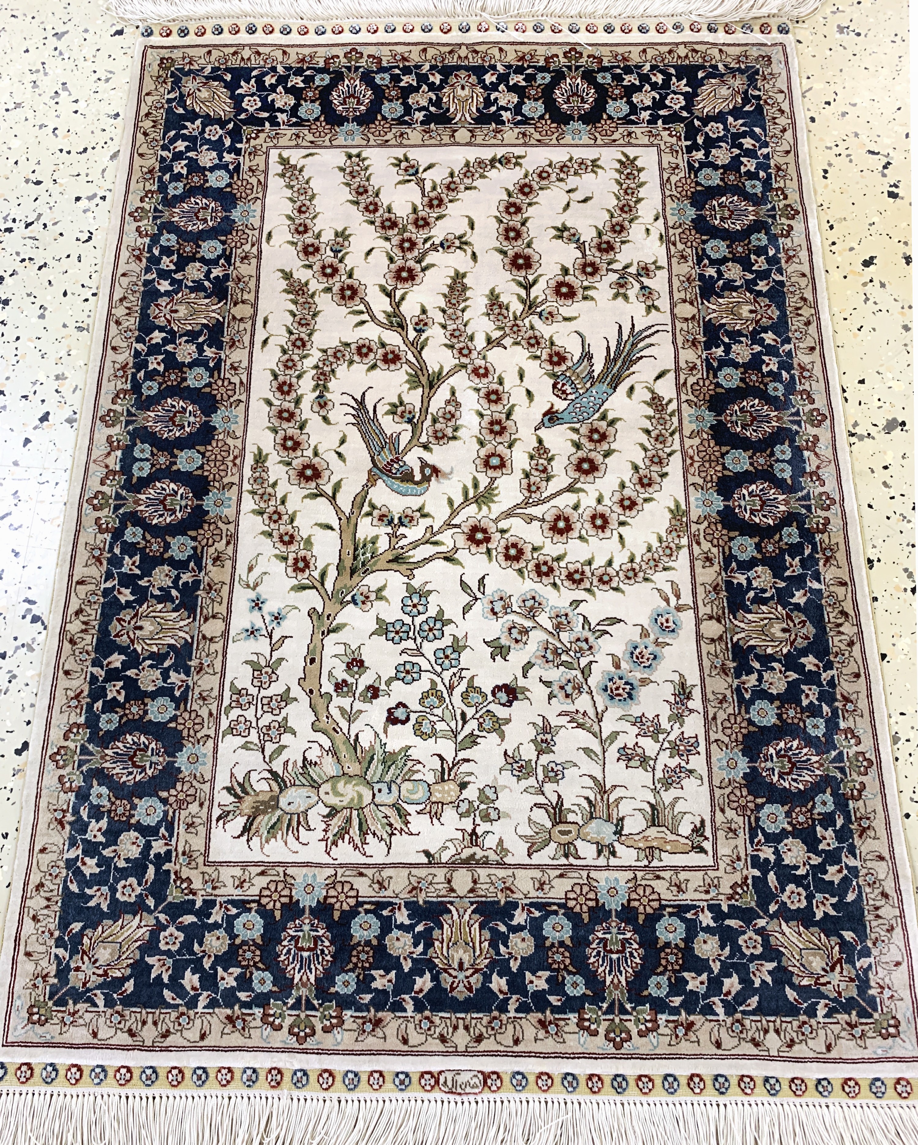 Detail d: Hereke Seide fein, China, Ende 20.Jhd, reine Naturseide, ca. 93 x 63 cm, ca. 1,0 Mio.Kn/qm, EHZ: 1-2