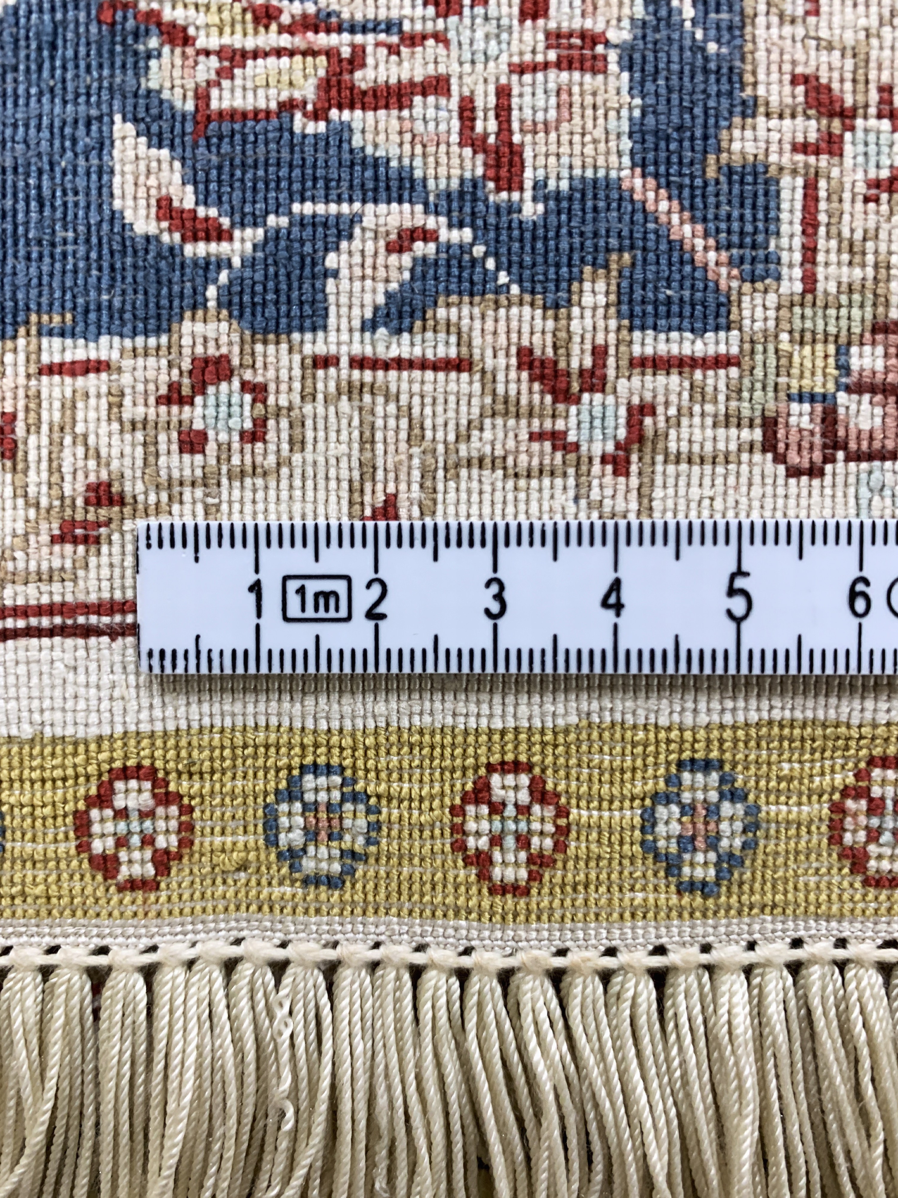 Detail e: Hereke Seide fein, China, Ende 20.Jhd, reine Naturseide, ca. 93 x 63 cm, ca. 1,0 Mio.Kn/qm, EHZ: 1-2