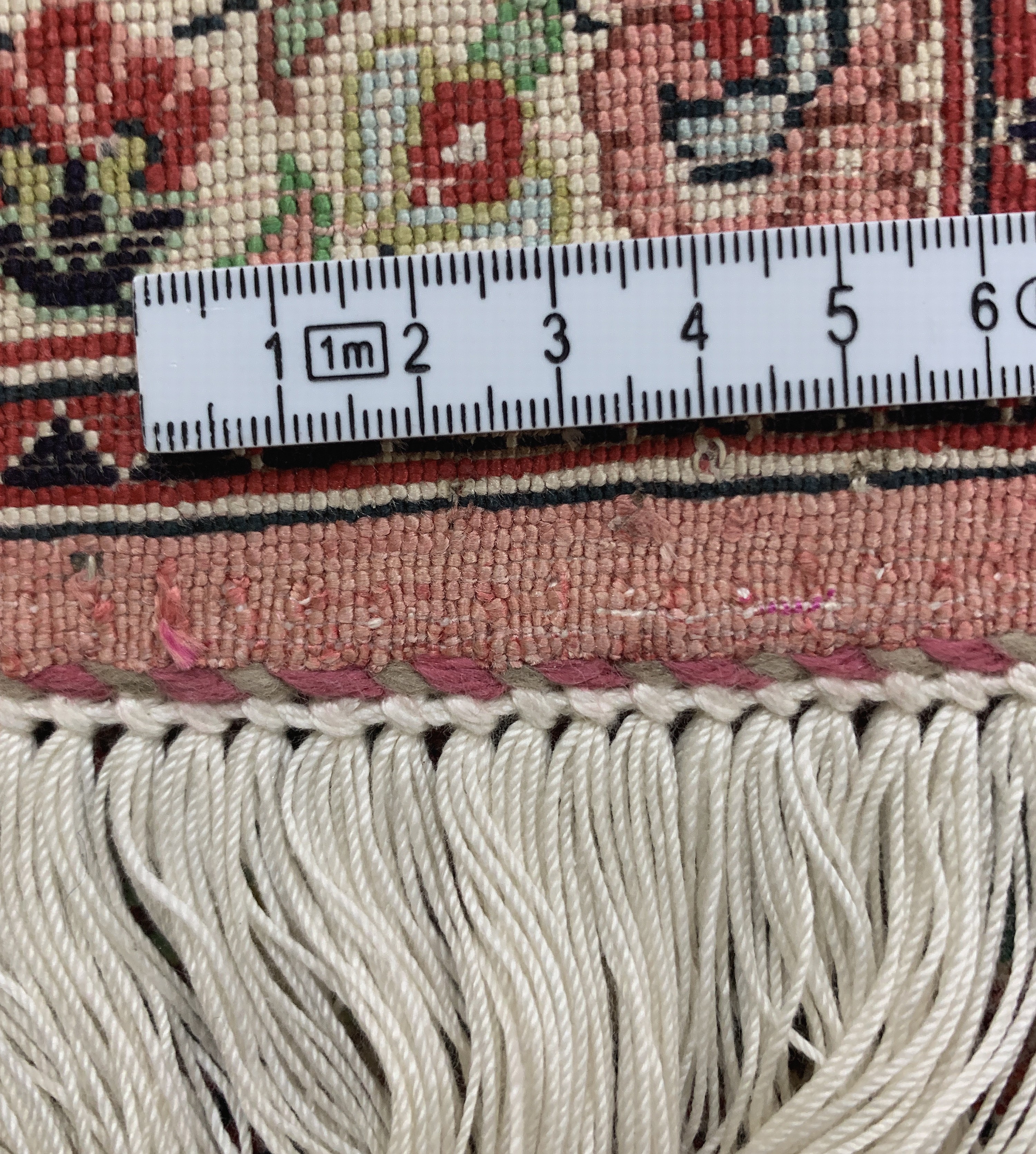Detail e: Ghom Seide, Persien, Mitte 20.Jhd, reine Naturseide, ca. 126 x 81 cm, EHZ: 2, (Fransen erneuert)