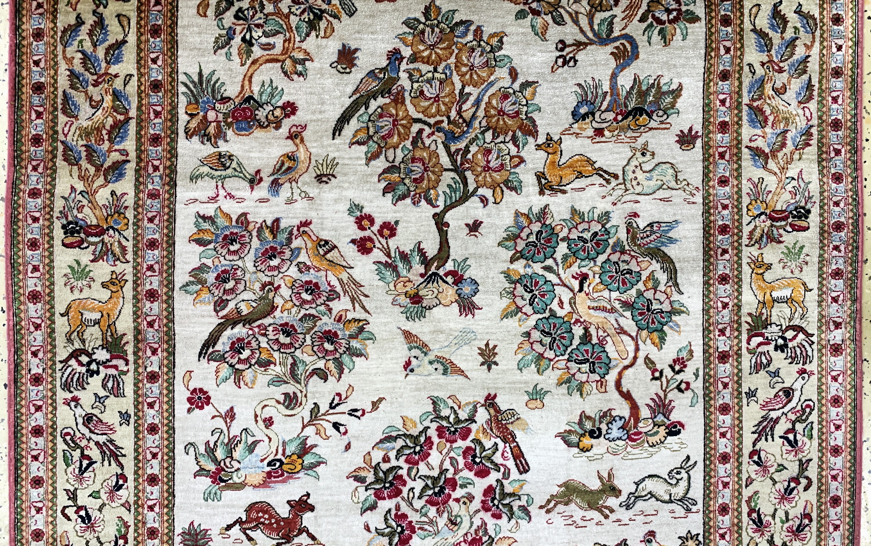 Detail b: Ghom Seide, Persien, Mitte 20.Jhd, reine Naturseide, ca. 155 x 103 cm, EHZ: 2, (Fransenerneuert)