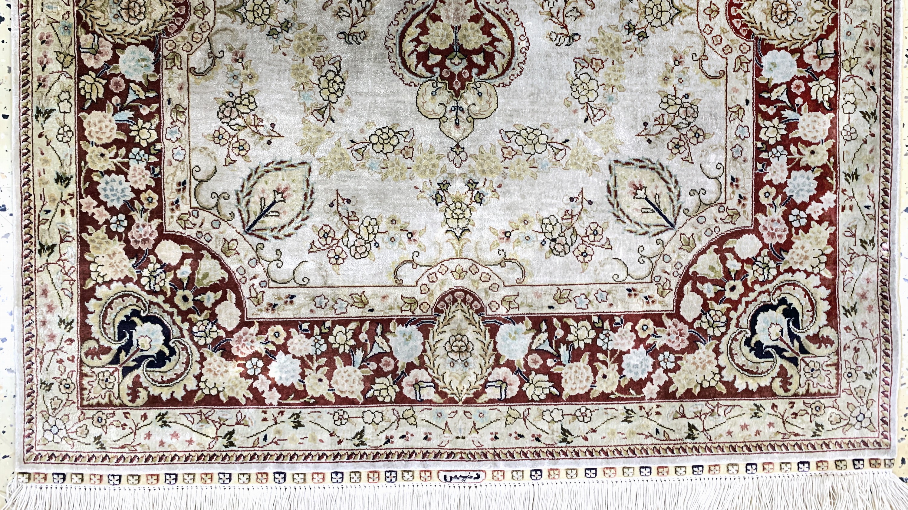 Detail c: Hereke Seide fein, China, Ende 20.Jhd, reine Naturseide, ca. 154 x 93 cm, Reinigungsbedürftig, EHZ: 2