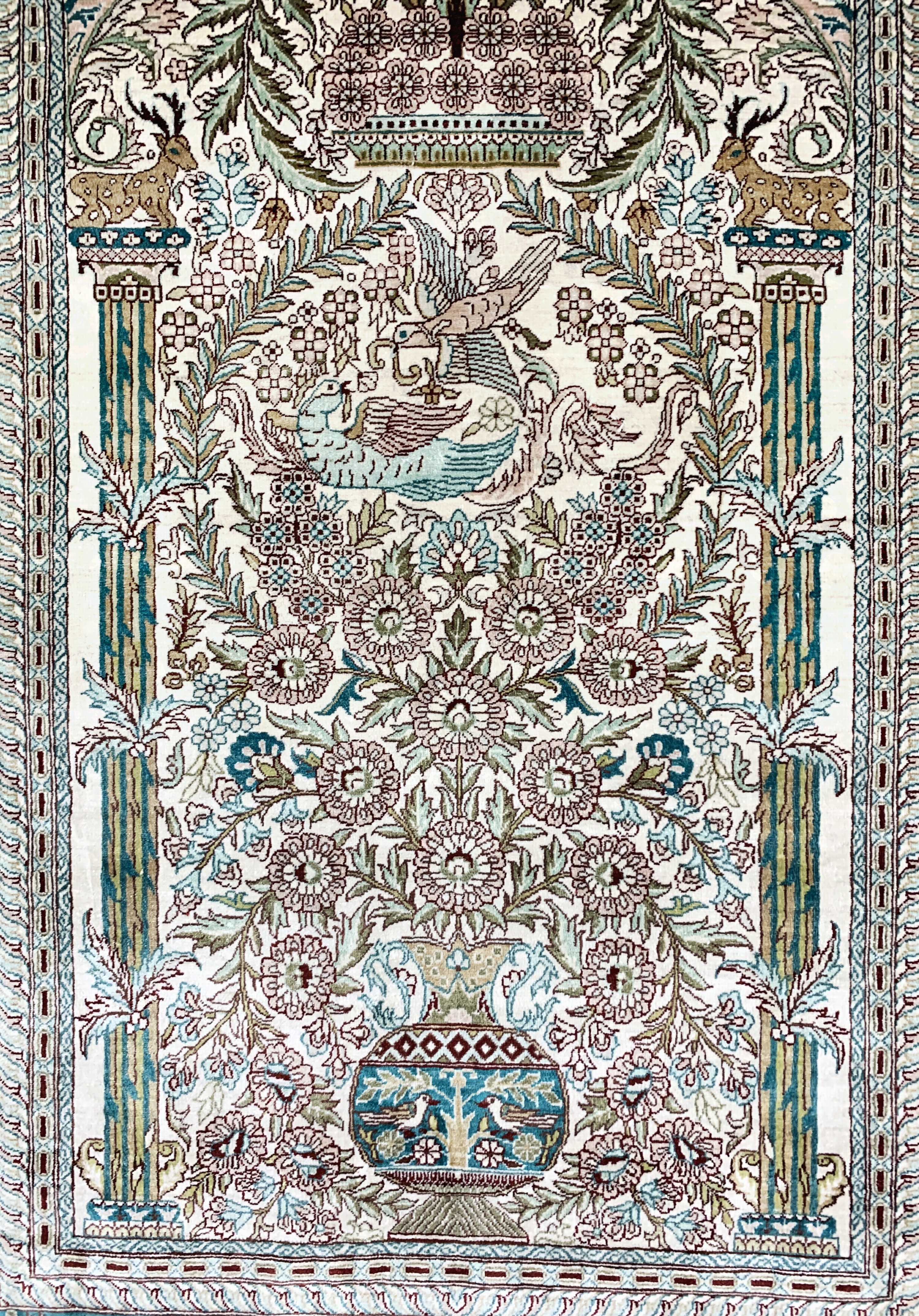 Detail c: Hereke Seide fein, China, Ende 20.Jhd, reine Naturseide, ca. 154 x 92 cm, ca. 1,0 Mio. Kn/qm, EHZ: 1-2