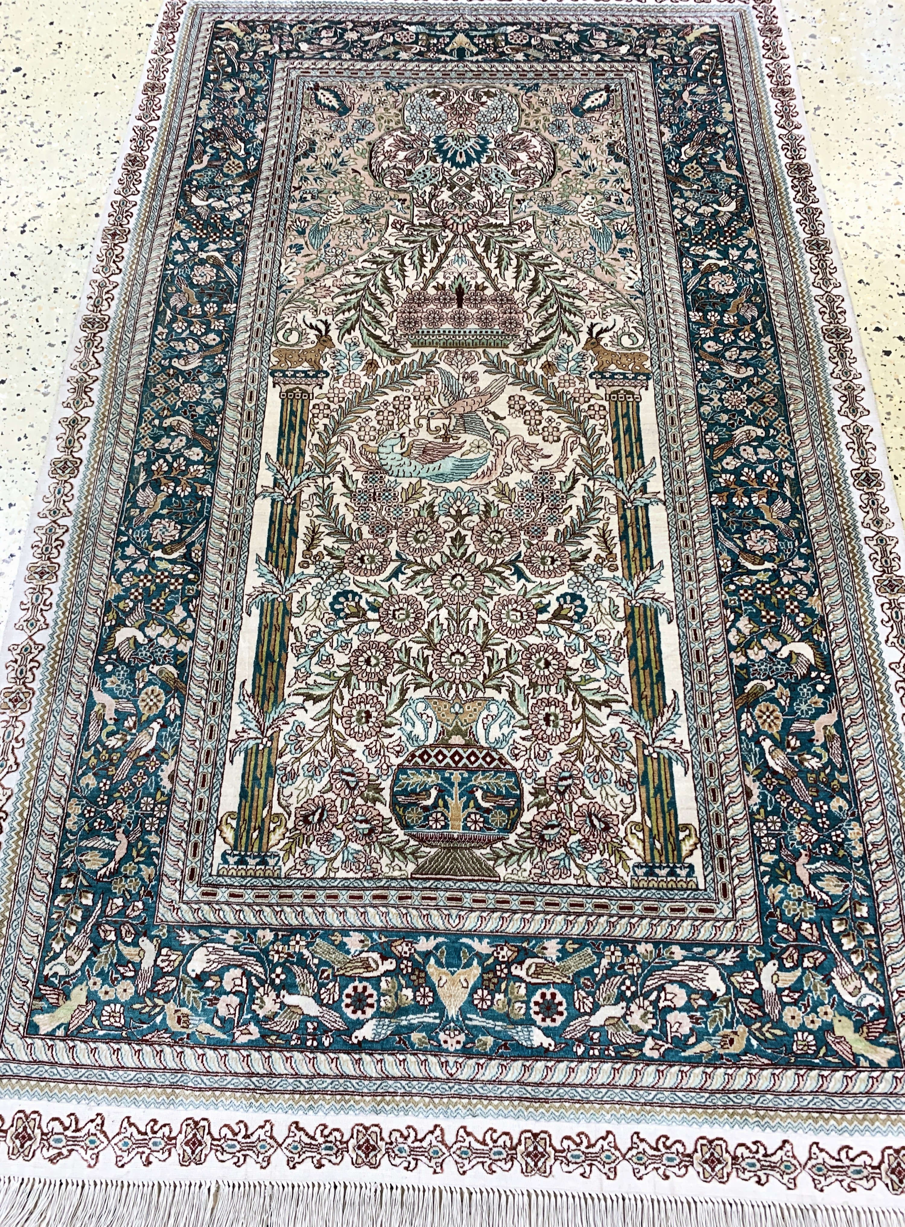 Detail e: Hereke Seide fein, China, Ende 20.Jhd, reine Naturseide, ca. 154 x 92 cm, ca. 1,0 Mio. Kn/qm, EHZ: 1-2