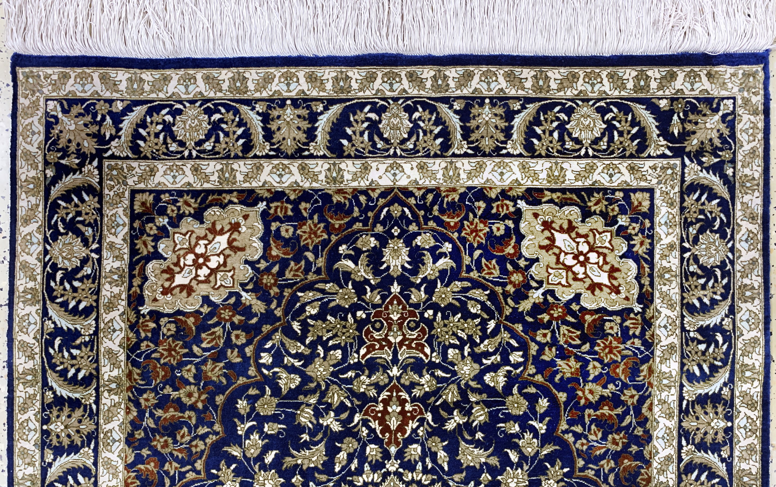 Detail a: Ghom Seide fein, Persien, Ende 20.Jhd, reine Naturseide, ca. 145 x 97 cm, ca. 1,0 Mio. Kn/qm, EHZ: 1-2