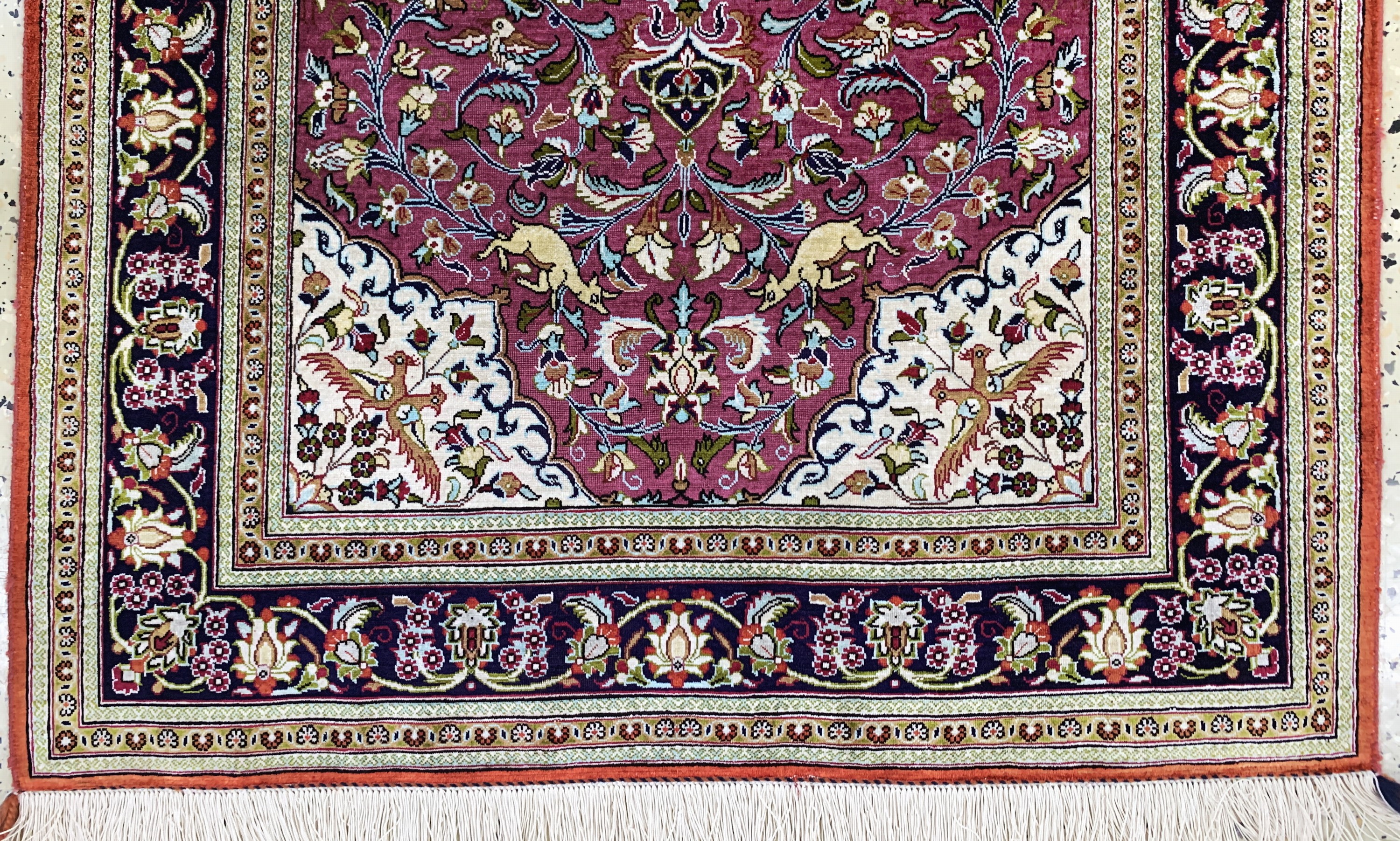 Detail b: Ghom Seide, Persien, Mitte 20.Jhd, reine Naturseide, ca. 122 x 79 cm, EHZ: 2-3, (Fransen erneuert)