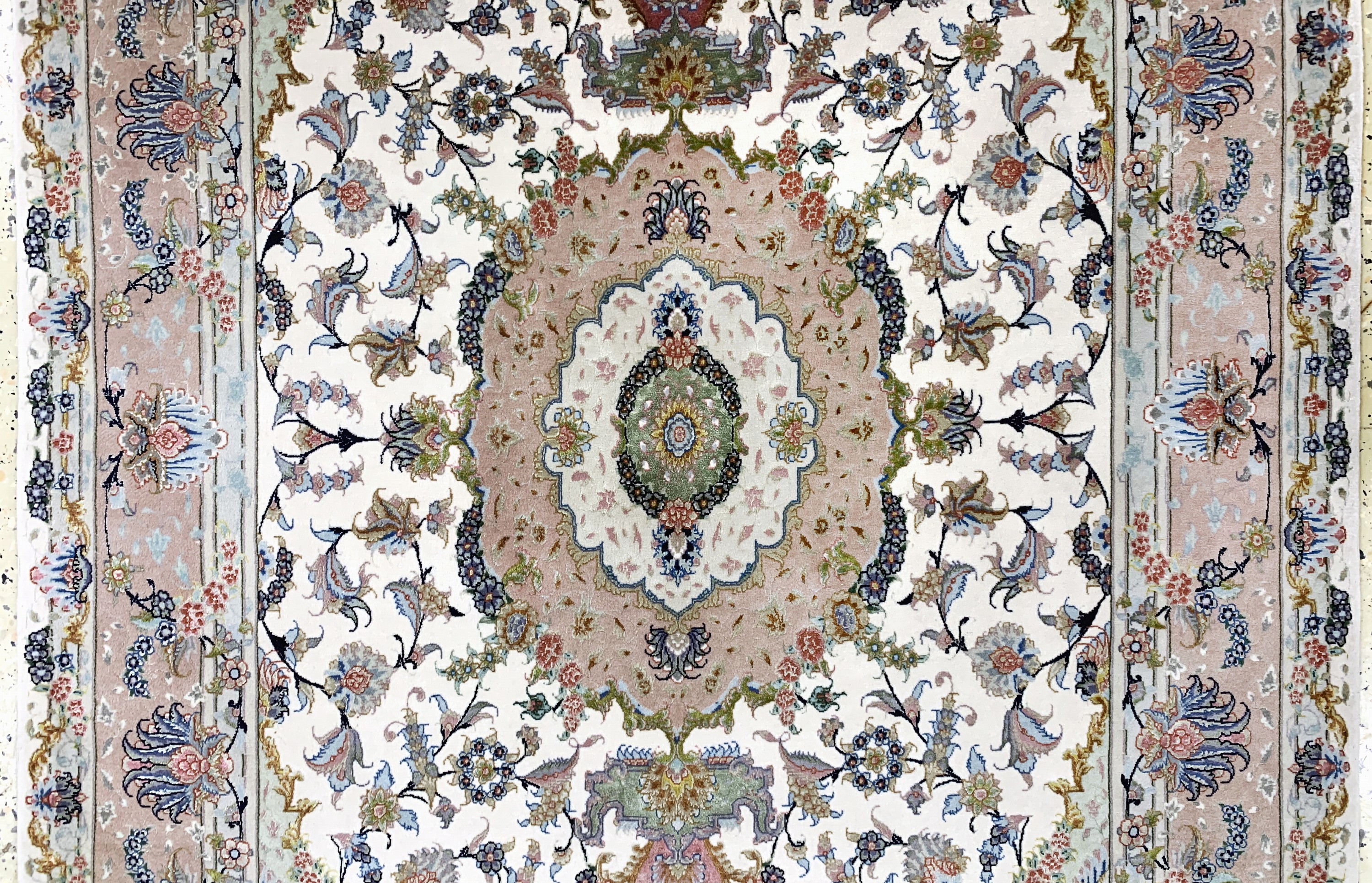 Detail b: Täbriz"Benam"fein(60 Raj), Persien signiert, Mitte 20.Jhd, Korkwolle mit und auf Seide, ca. 187 x 116 cm, ca. 800.000 Kn/qm, EHZ: 1-2