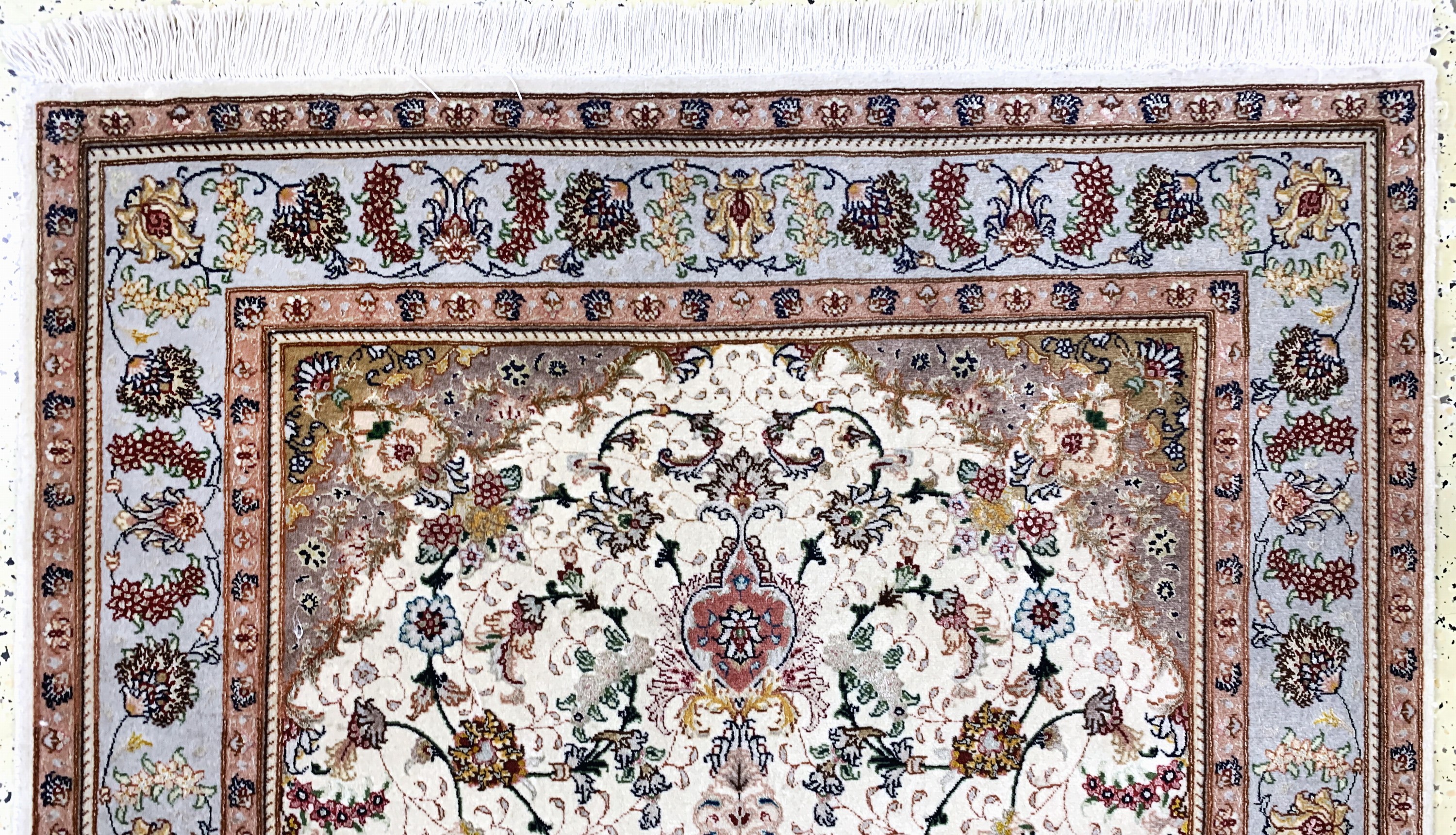 Detail a: Täbriz fein(50 Raj), Persien, Mitte 20.Jhd,Korkwolle mit und auf Seide, ca. 157 x 102 cm,ca. 640.000 Kn/qm, EHZ: 1-2