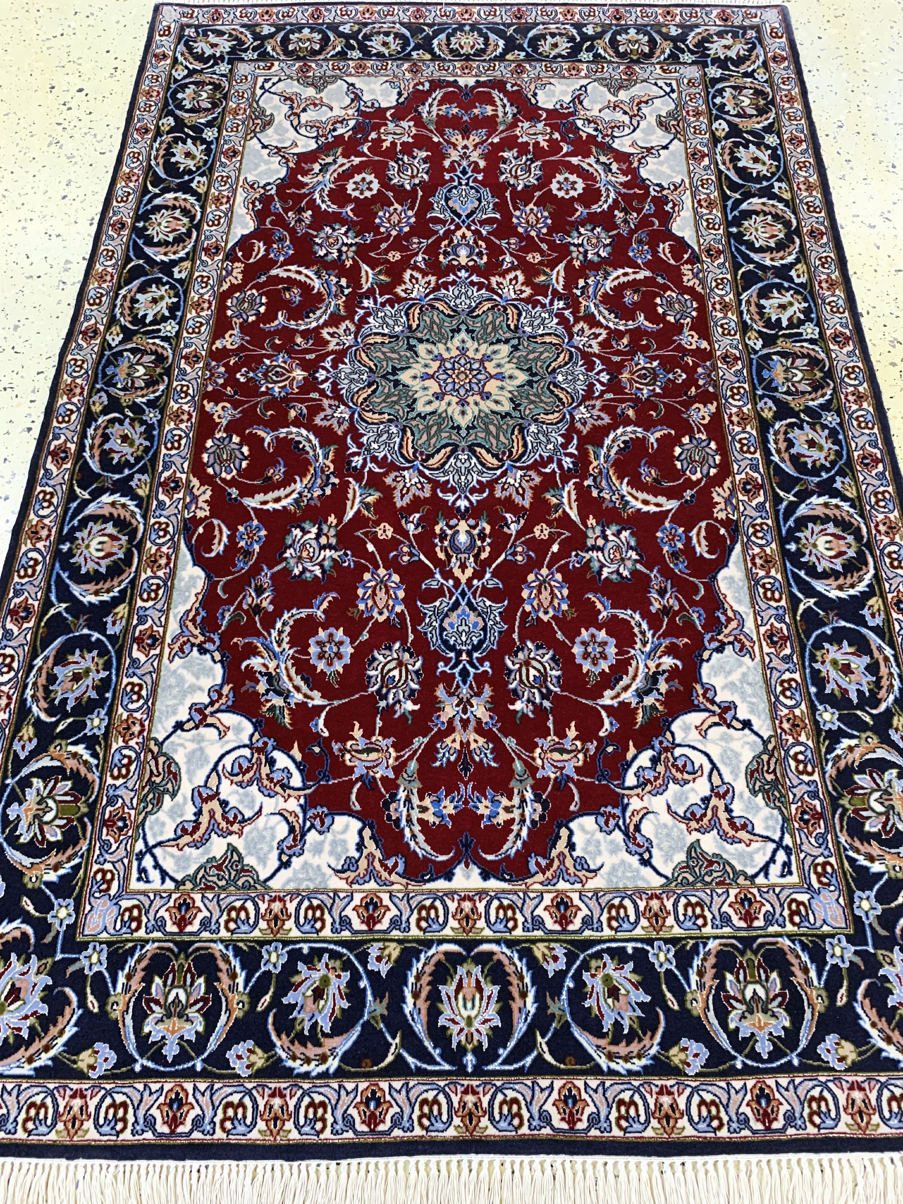 Detail d: Esfahan fein, Persien, Ende 20.Jhd, Korkwolle mit und auf Seide, ca. 174 x 111 cm, ca. 1,0 Mio. Kn/qm, EHZ: 1-2