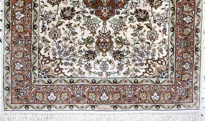 27120526b - Hereke Seide fein, China, Ende 20.Jhd, reine Naturseide, ca. 94 x 62 cm, EHZ: 1-2 ...