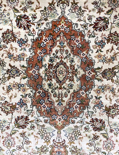 27120526c - Hereke Seide fein, China, Ende 20.Jhd, reine Naturseide, ca. 94 x 62 cm, EHZ: 1-2 ...