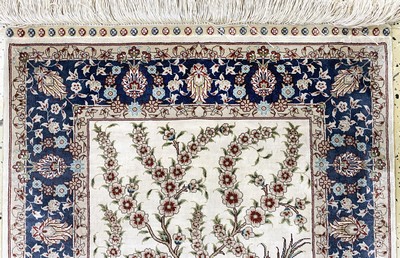 27120527a - Hereke Seide fein, China, Ende 20.Jhd, reine Naturseide, ca. 93 x 63 cm, ca. 1,0 ...