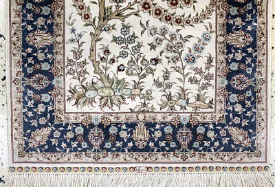 27120527b - Hereke Seide fein, China, Ende 20.Jhd, reine Naturseide, ca. 93 x 63 cm, ca. 1,0 ...