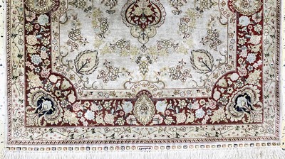 27120542c - Hereke Seide fein, China, Ende 20.Jhd, reine Naturseide, ca. 154 x 93 cm, ...