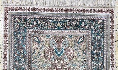 27120552a - Hereke Seide fein, China, Ende 20.Jhd, reine Naturseide, ca. 154 x 92 cm, ca. 1,0 Mio. ...