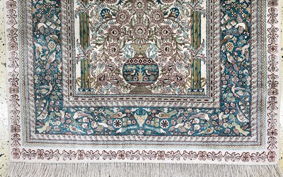 27120552b - Hereke Seide fein, China, Ende 20.Jhd, reine Naturseide, ca. 154 x 92 cm, ca. 1,0 Mio. ...