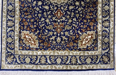 27120553b - Ghom Seide fein, Persien, Ende 20.Jhd, reine Naturseide, ca. 145 x 97 cm, ca. 1,0 Mio. ...