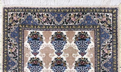 27120581a - Esfahan´Davari´fein signiert, Persien, Ende20.Jhd, Korkwolle mit und auf Seide, ca. 157 ...