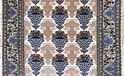 27120581b - Esfahan´Davari´fein signiert, Persien, Ende20.Jhd, Korkwolle mit und auf Seide, ca. 157 ...