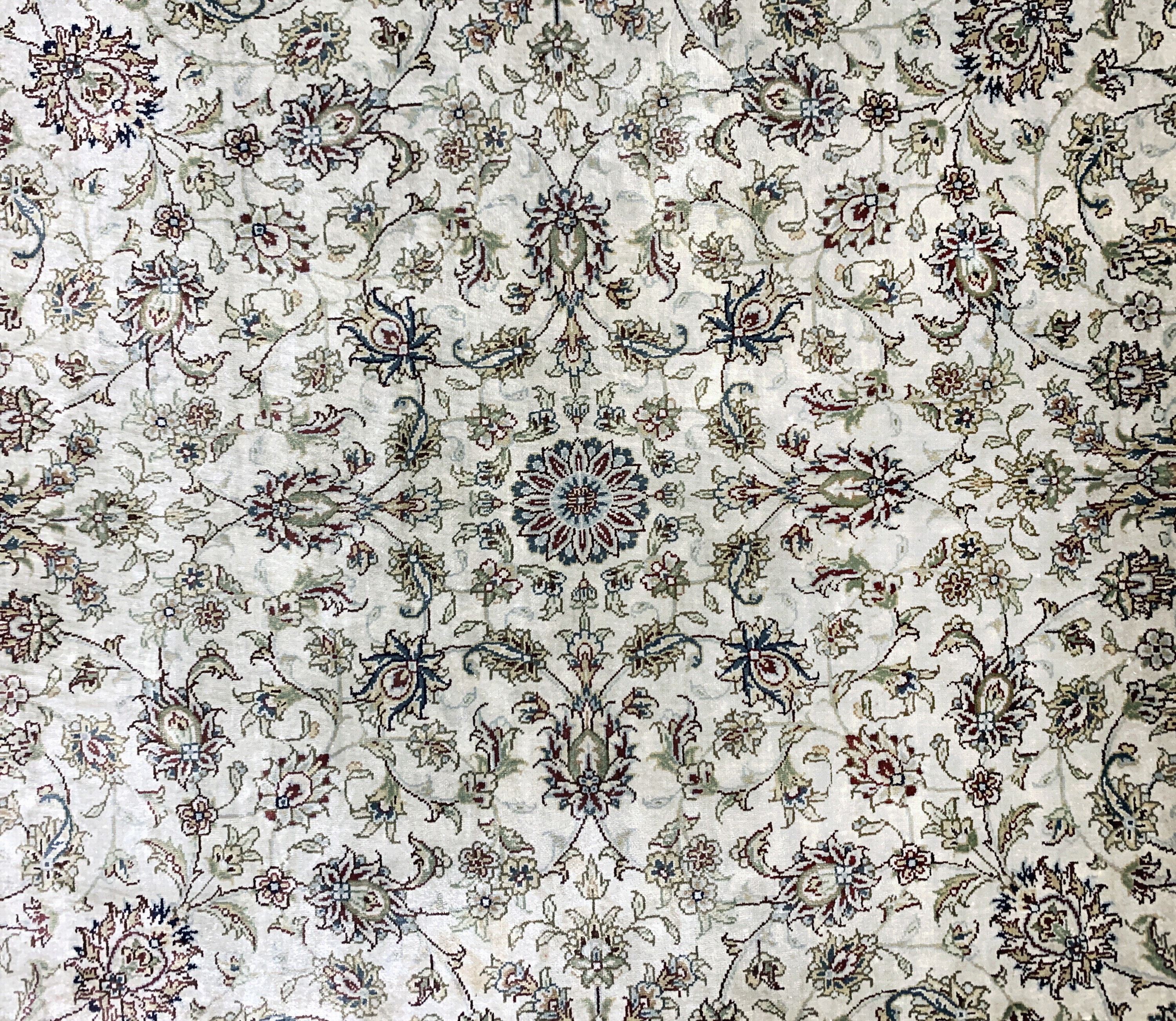 Detail e: Hereke Seide fein, China, Ende 20.Jhd, reine Naturseide, Durchmesser: ca. 154 cm, Reinigungsbedürftig, EHZ: 2
