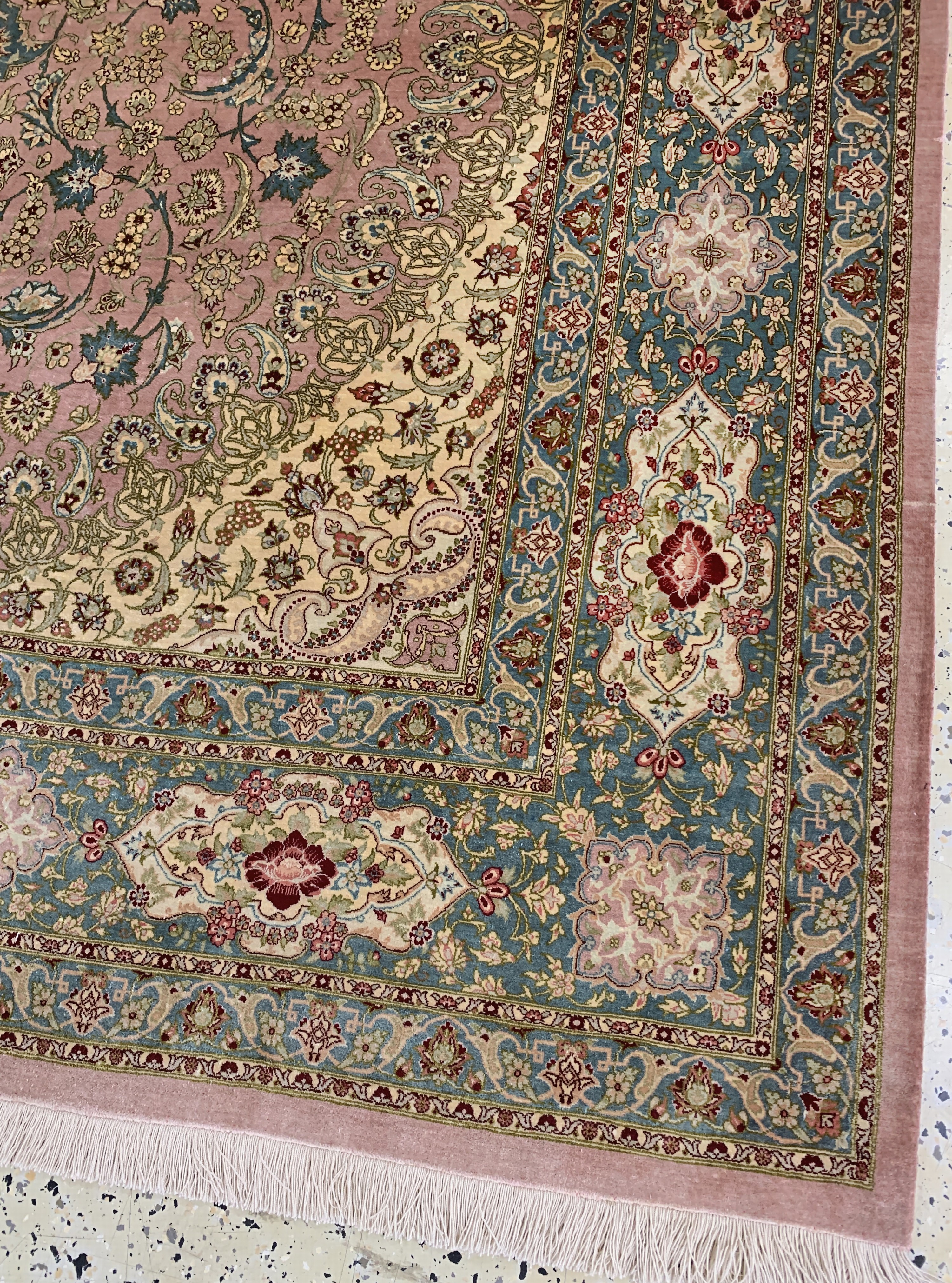 Detail a: Ghom Seide fein, Persien, Ende 20.Jhd, reine Naturseide, ca. 305 x 201 cm, ca. 1,0 Mio. Kn/qm, EHZ: 1-2