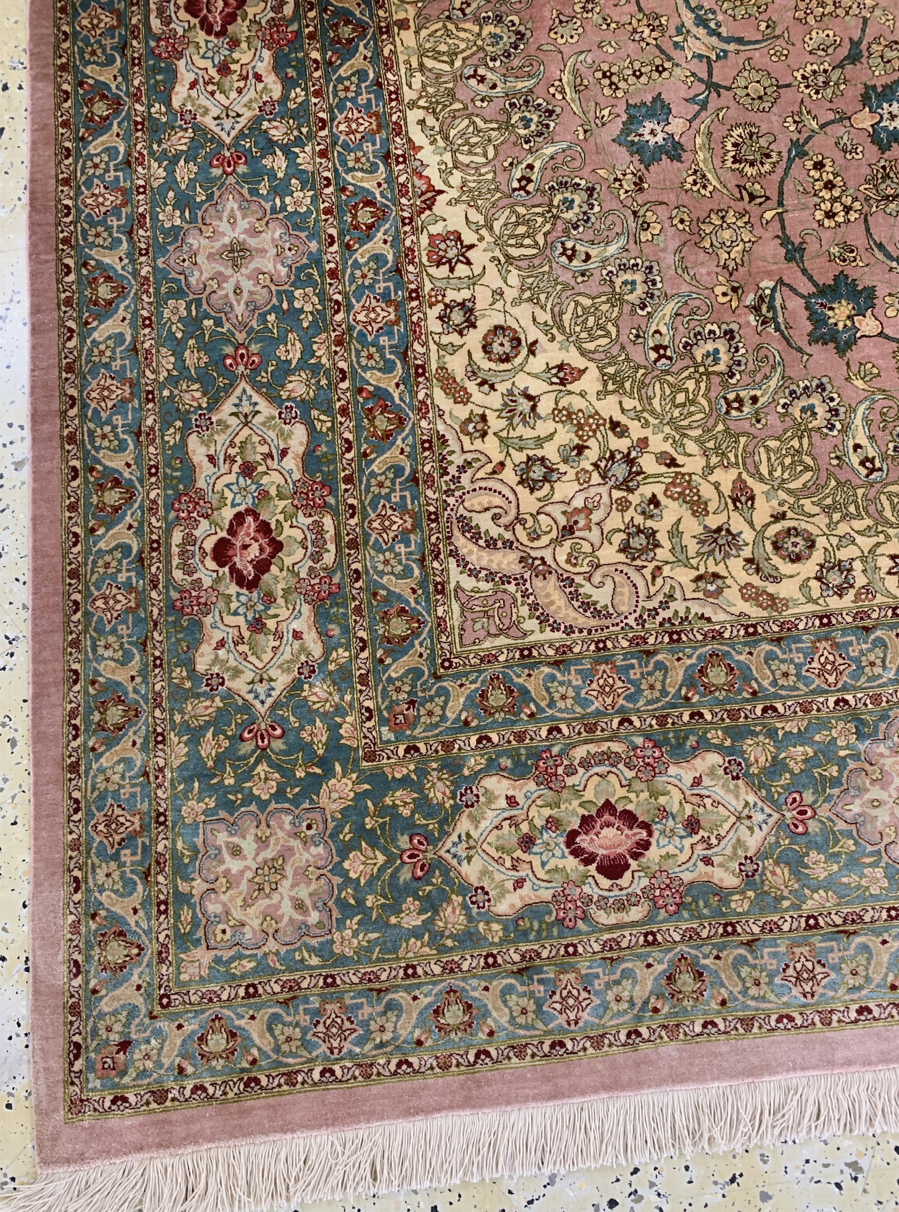 Detail b: Ghom Seide fein, Persien, Ende 20.Jhd, reine Naturseide, ca. 305 x 201 cm, ca. 1,0 Mio. Kn/qm, EHZ: 1-2