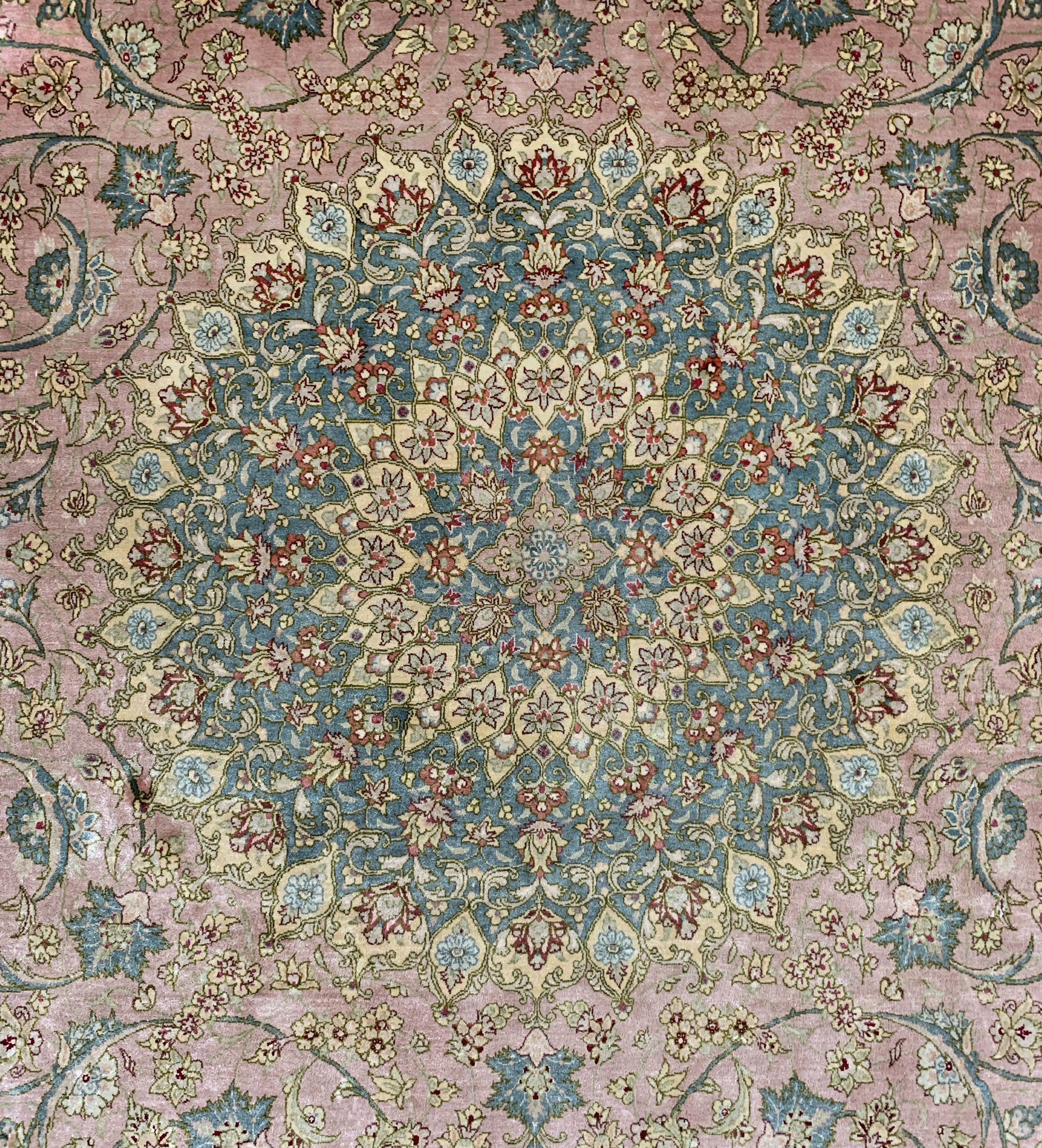 Detail d: Ghom Seide fein, Persien, Ende 20.Jhd, reine Naturseide, ca. 305 x 201 cm, ca. 1,0 Mio. Kn/qm, EHZ: 1-2