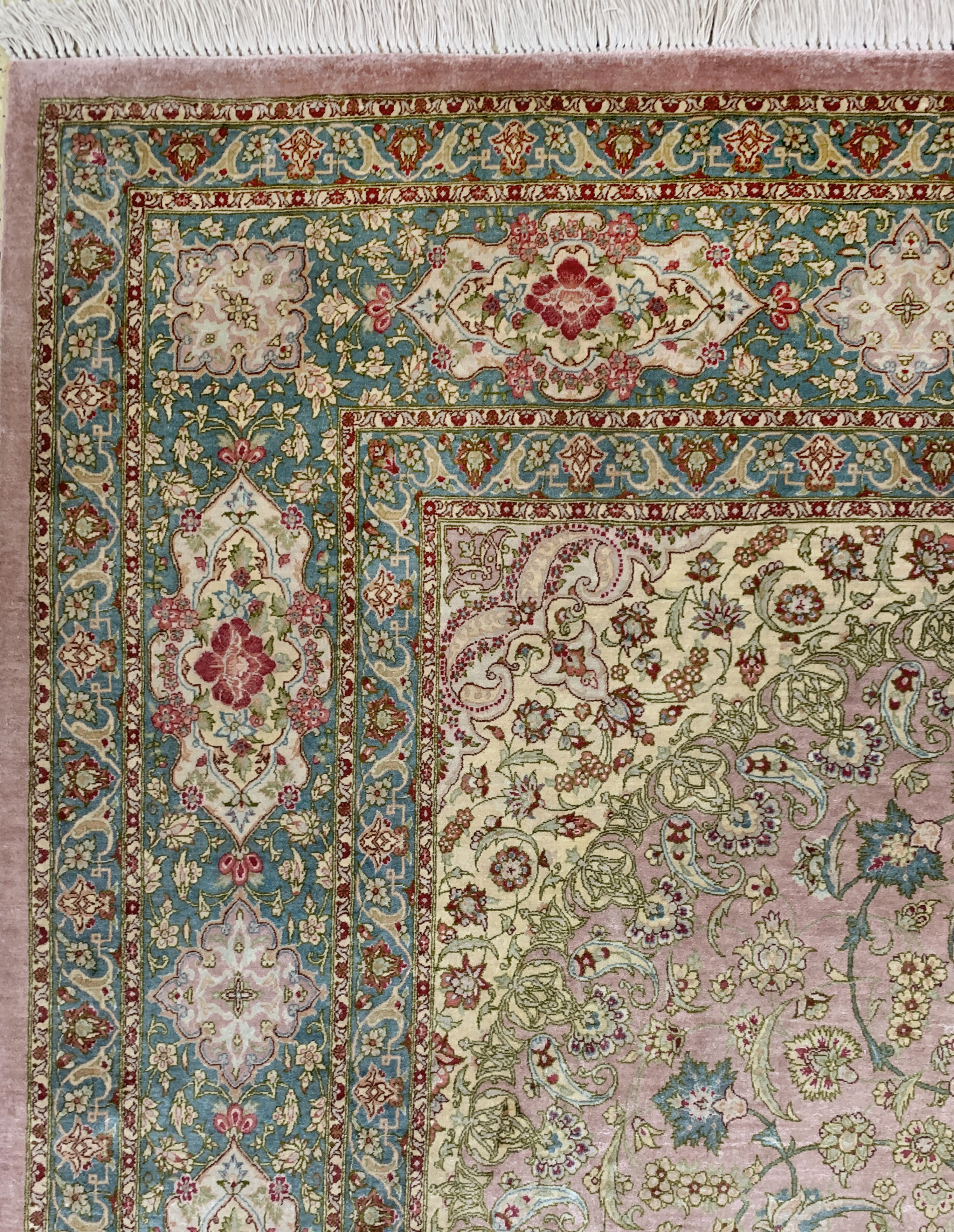 Detail f: Ghom Seide fein, Persien, Ende 20.Jhd, reine Naturseide, ca. 305 x 201 cm, ca. 1,0 Mio. Kn/qm, EHZ: 1-2