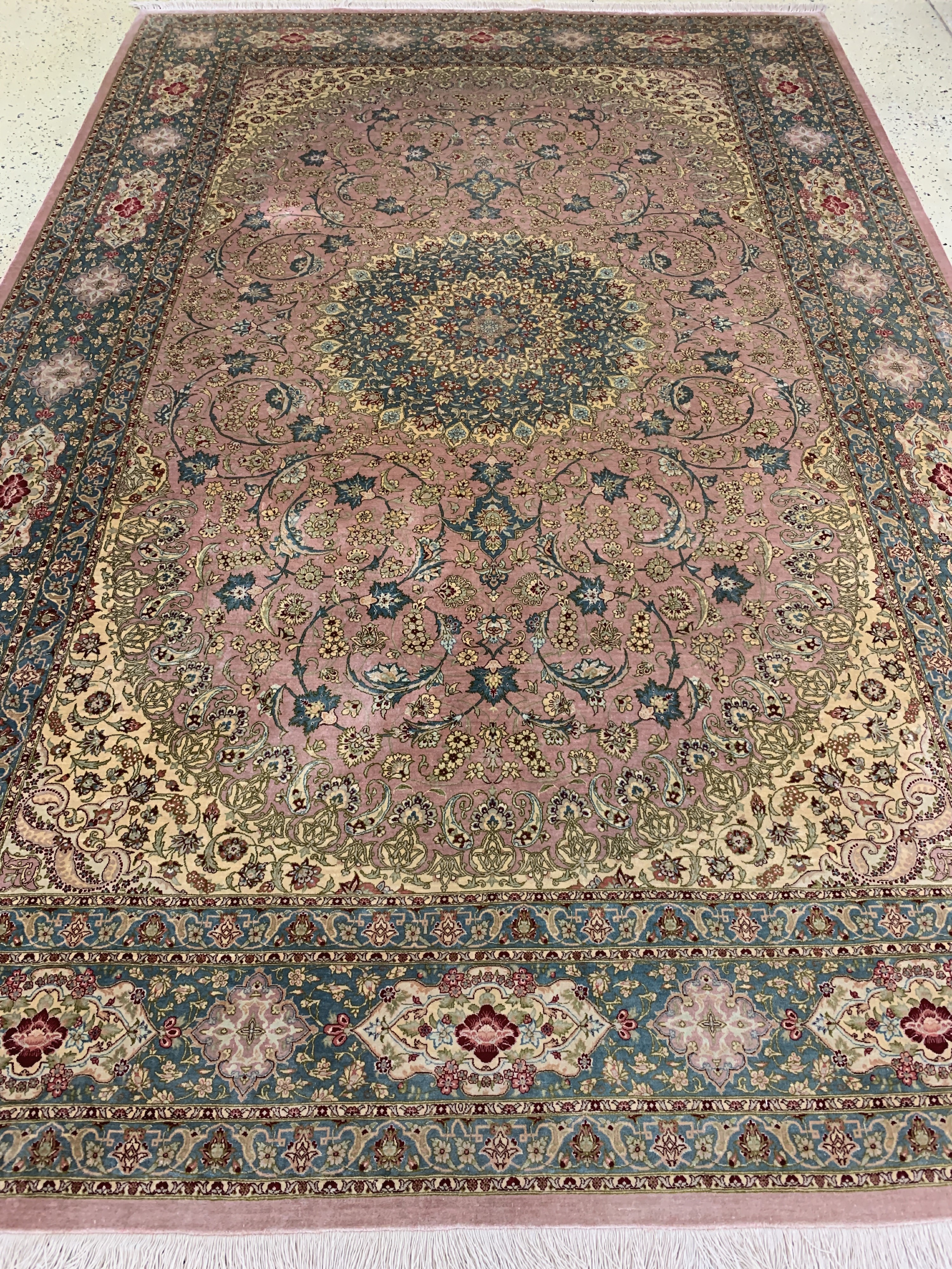 Detail h: Ghom Seide fein, Persien, Ende 20.Jhd, reine Naturseide, ca. 305 x 201 cm, ca. 1,0 Mio. Kn/qm, EHZ: 1-2