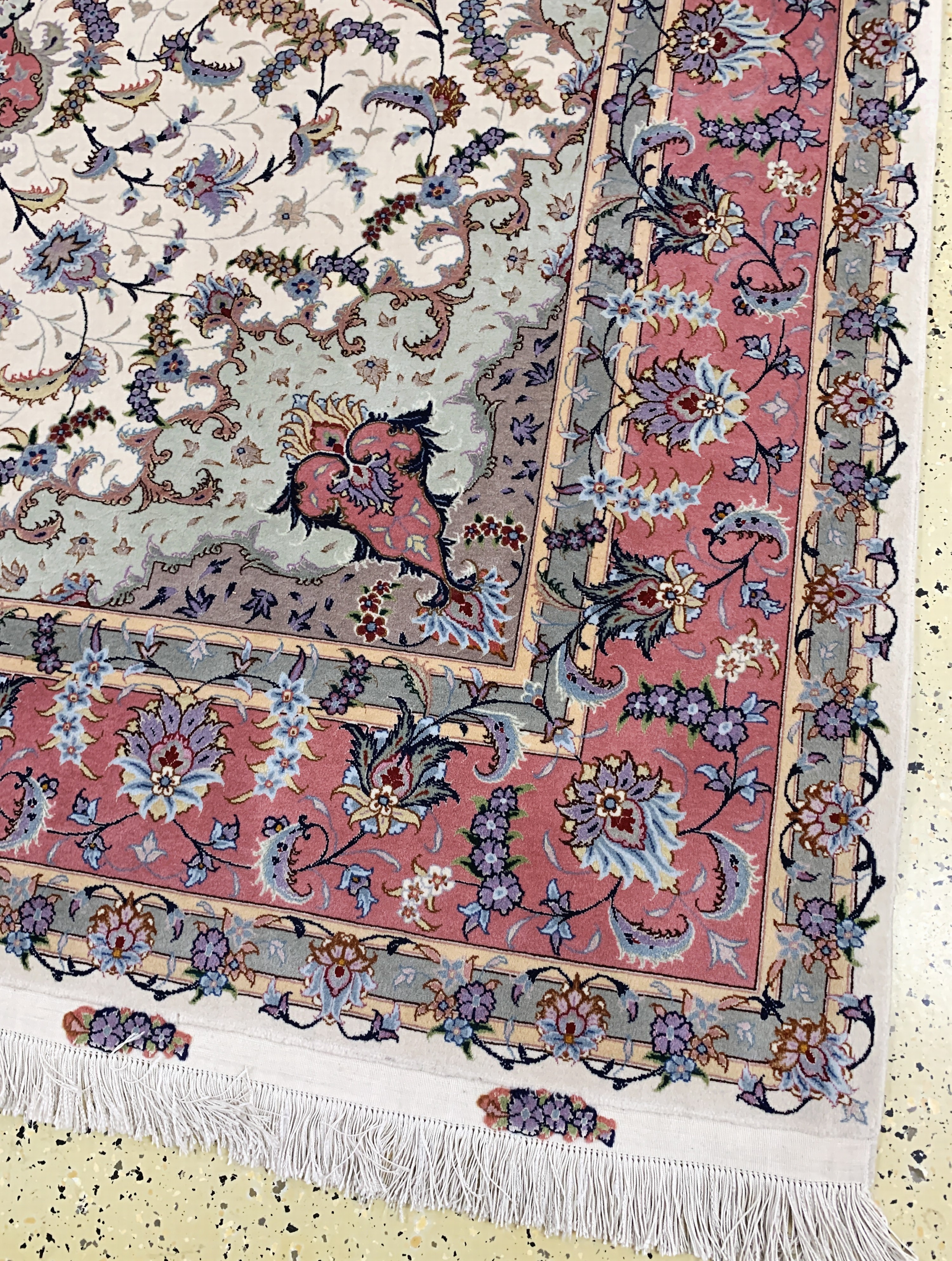 Detail a: Täbriz fein(50 Raj) signiert, Persien, Ende20.Jhd, Korkwolle mit und auf Seide, ca. 317 x203 cm, ca. 500.000 Kn/qm, EHZ: 1-2