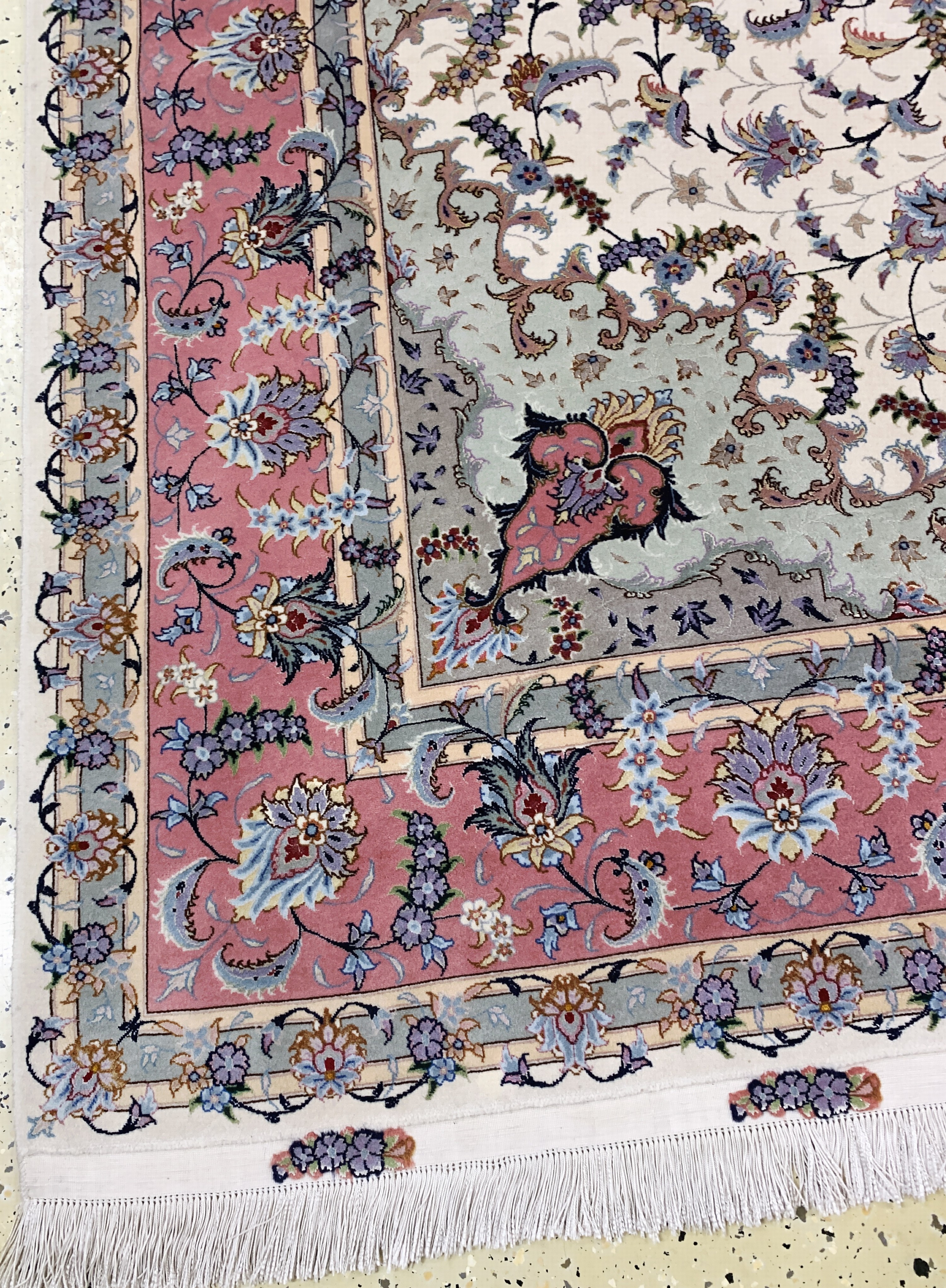 Detail b: Täbriz fein(50 Raj) signiert, Persien, Ende20.Jhd, Korkwolle mit und auf Seide, ca. 317 x203 cm, ca. 500.000 Kn/qm, EHZ: 1-2