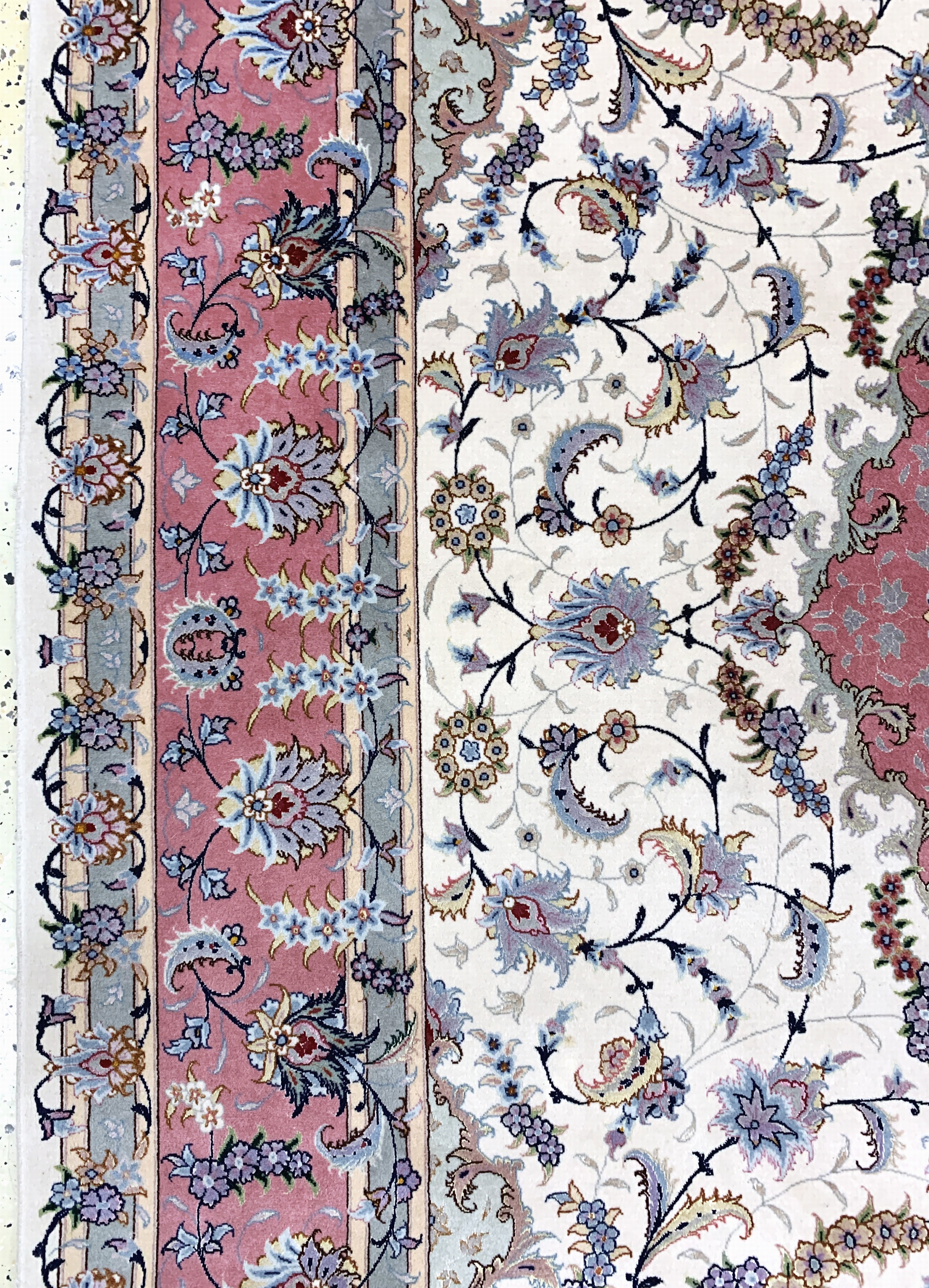 Detail c: Täbriz fein(50 Raj) signiert, Persien, Ende20.Jhd, Korkwolle mit und auf Seide, ca. 317 x203 cm, ca. 500.000 Kn/qm, EHZ: 1-2