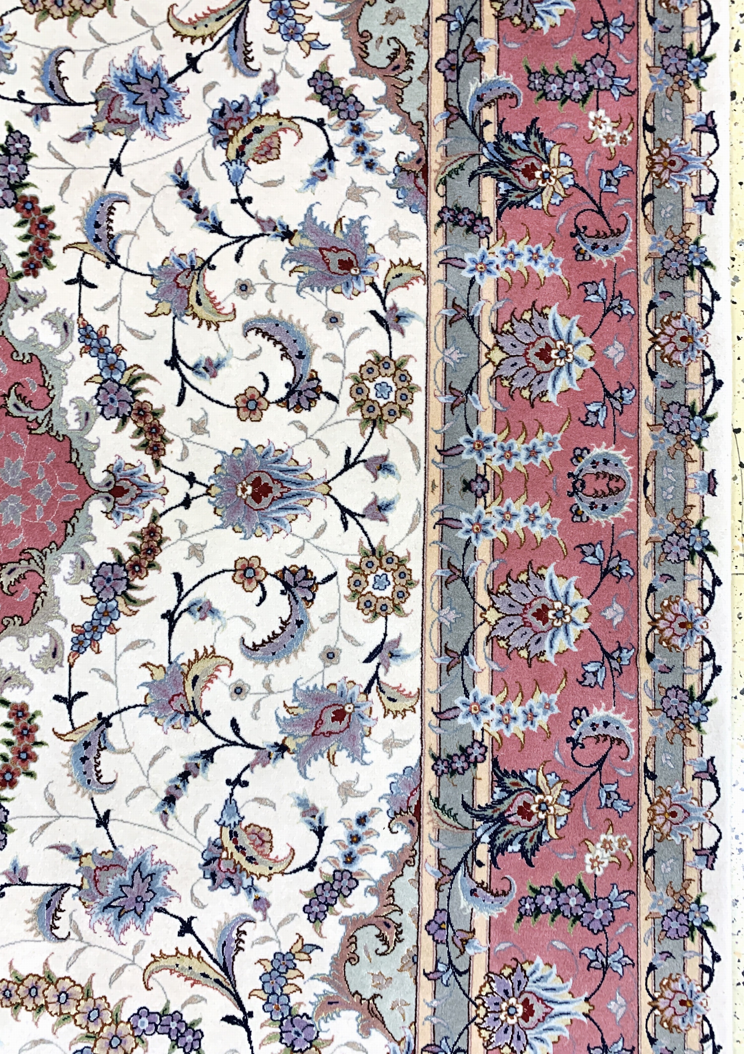 Detail e: Täbriz fein(50 Raj) signiert, Persien, Ende20.Jhd, Korkwolle mit und auf Seide, ca. 317 x203 cm, ca. 500.000 Kn/qm, EHZ: 1-2