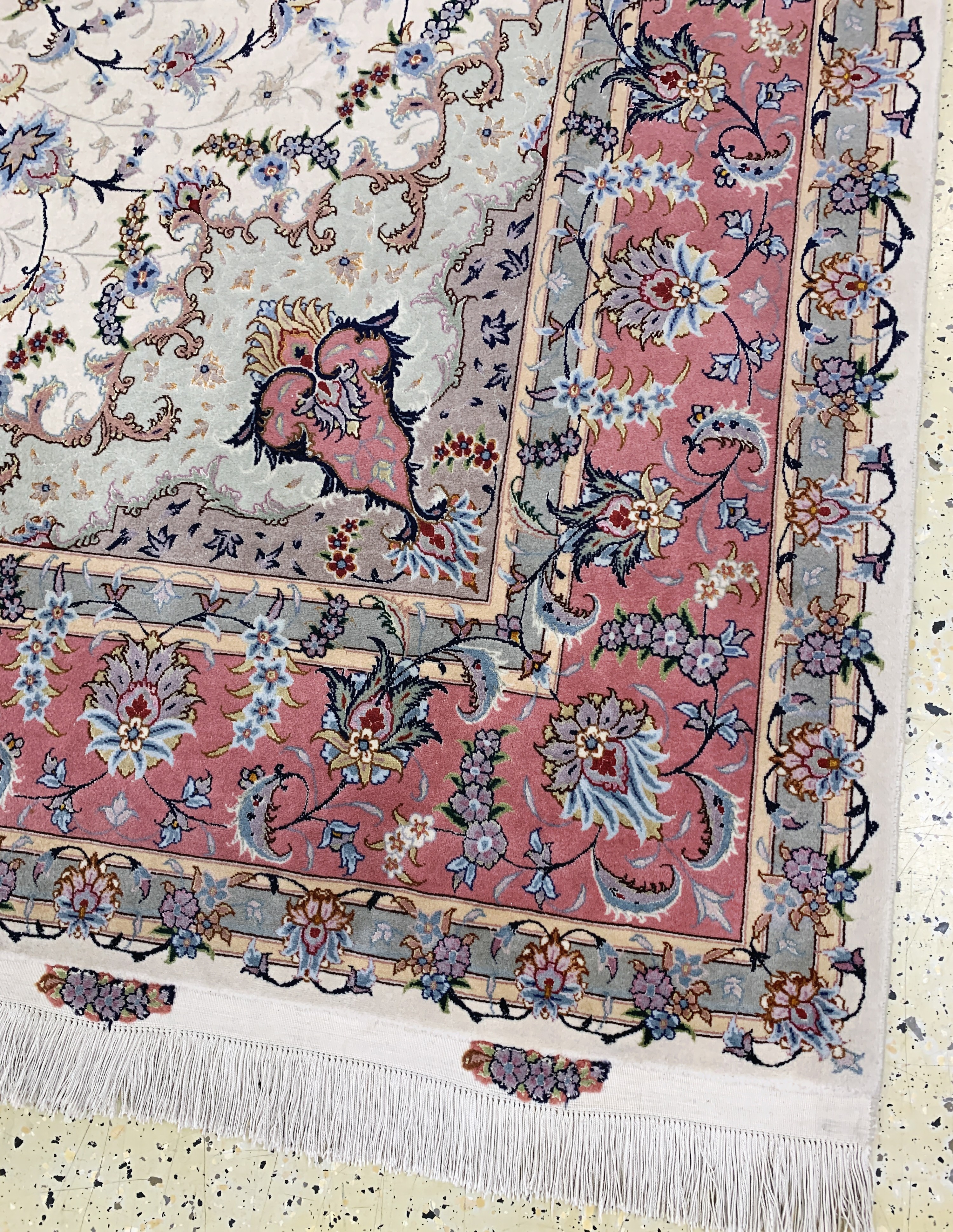 Detail f: Täbriz fein(50 Raj) signiert, Persien, Ende20.Jhd, Korkwolle mit und auf Seide, ca. 317 x203 cm, ca. 500.000 Kn/qm, EHZ: 1-2
