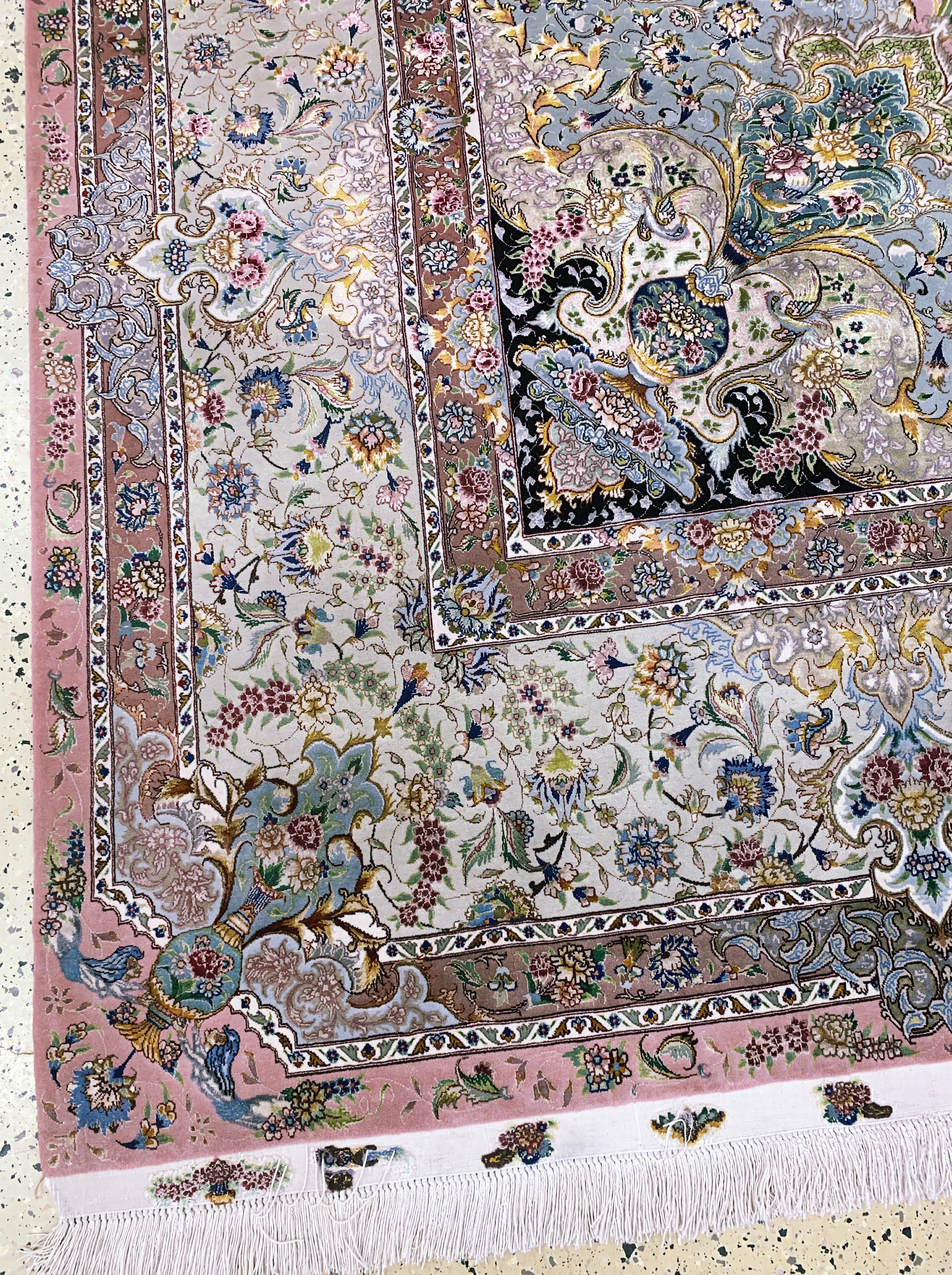 Detail c: Täbriz"Shadkam"fein(60 Raj), Persien signiert, Mitte 20.Jhd, Korkwolle mit und auf Seide, ca. 420 x 300 cm, ca. 800.000 Kn/qm, EHZ: ...