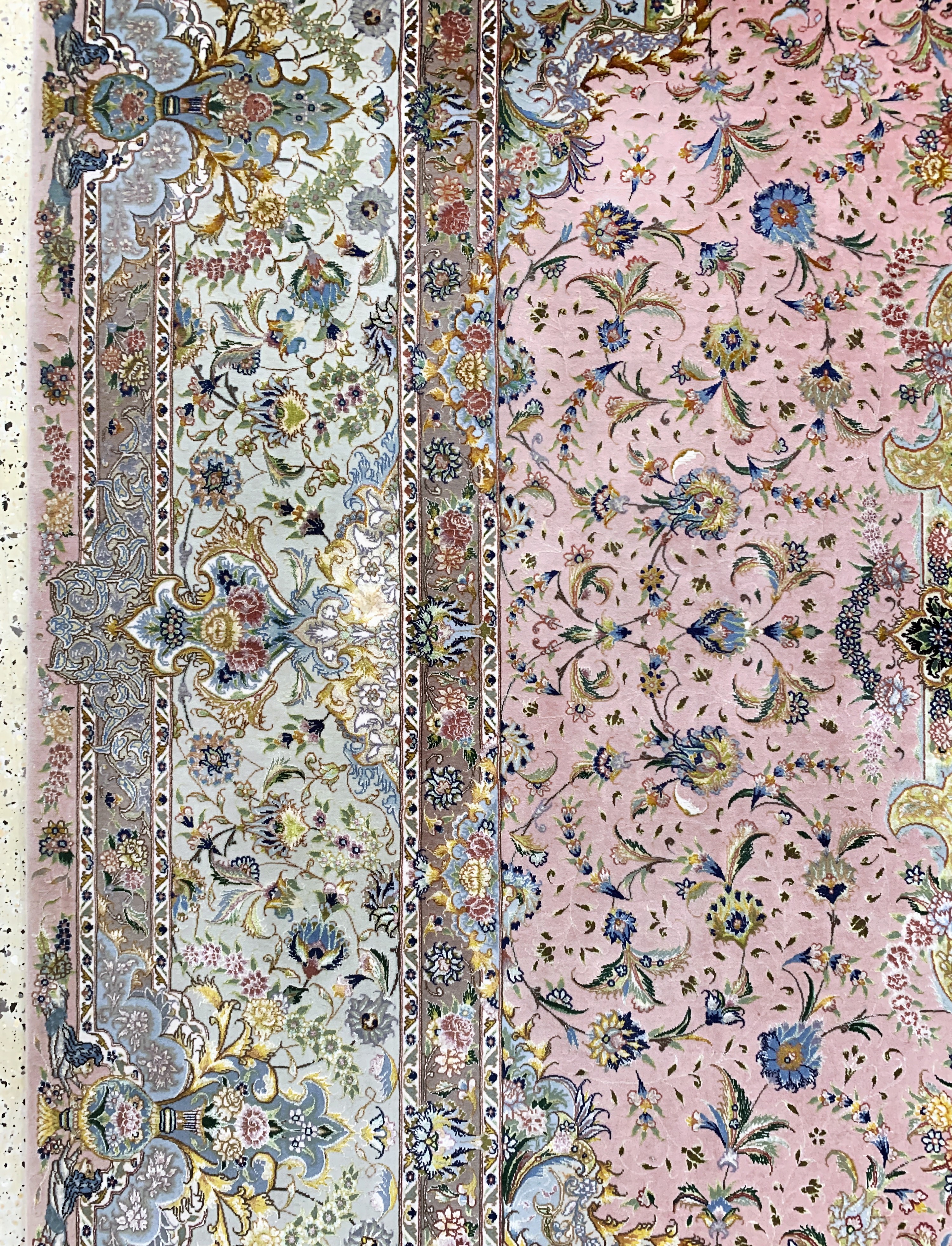 Detail d: Täbriz"Shadkam"fein(60 Raj), Persien signiert, Mitte 20.Jhd, Korkwolle mit und auf Seide, ca. 420 x 300 cm, ca. 800.000 Kn/qm, EHZ: ...