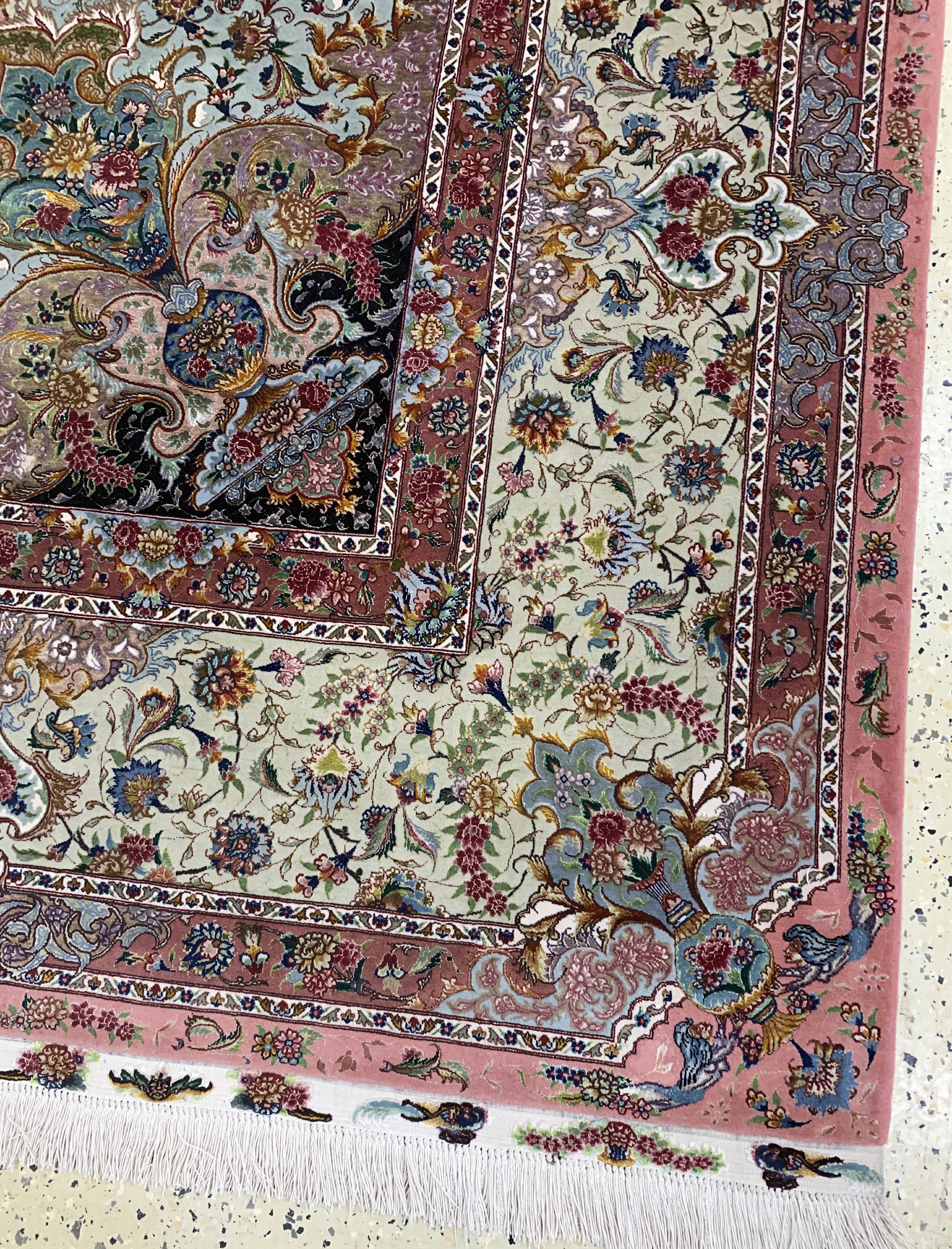 Detail g: Täbriz"Shadkam"fein(60 Raj), Persien signiert, Mitte 20.Jhd, Korkwolle mit und auf Seide, ca. 420 x 300 cm, ca. 800.000 Kn/qm, EHZ: ...