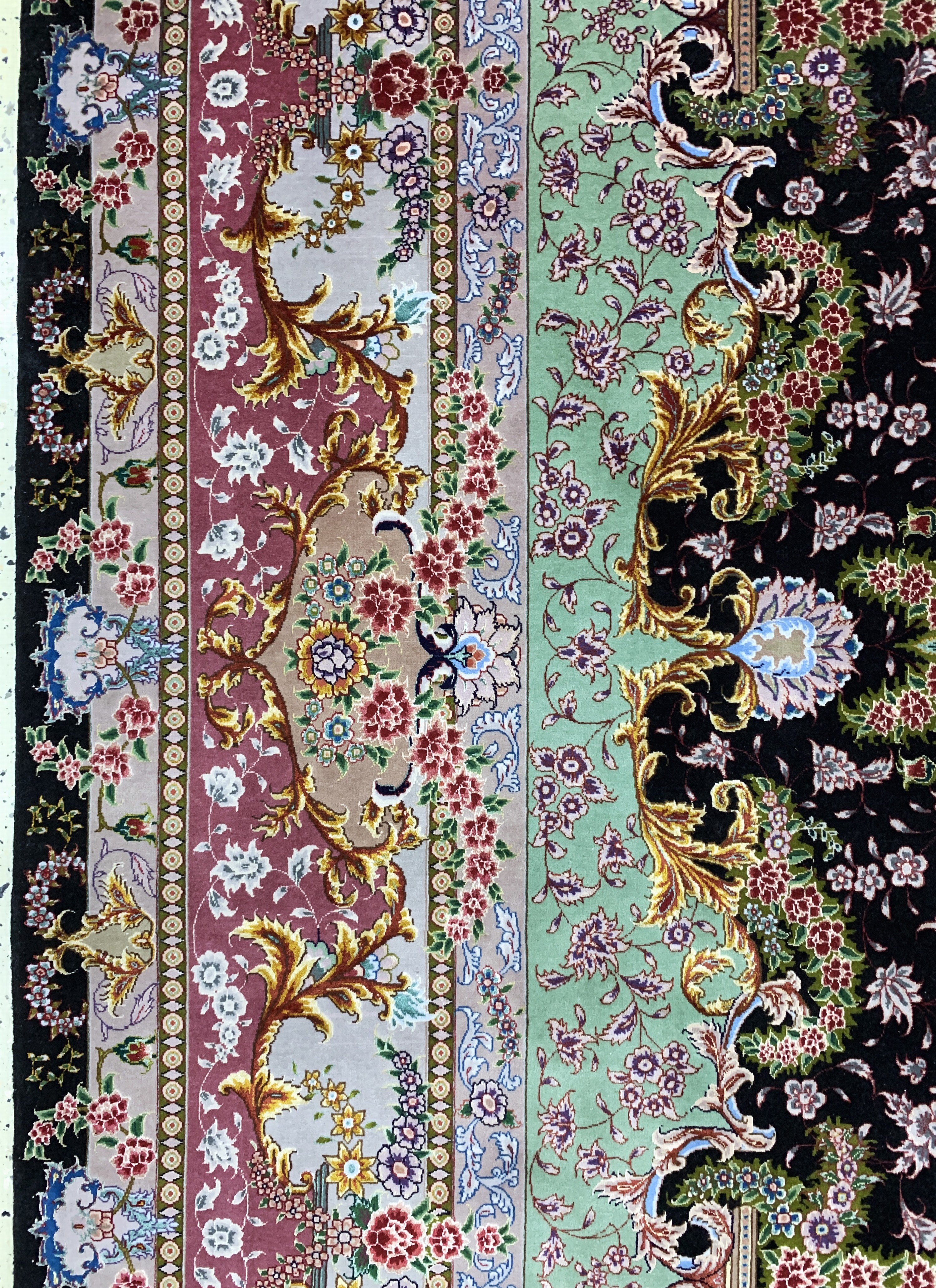 Detail d: Täbriz fein(60 Raj) signiert, Persien, Mitte 20.Jhd, Korkwolle mit und auf Seide, ca.360 x 247 cm, ca. 800.000 Kn/qm, EHZ:(nahezu neuwertig).