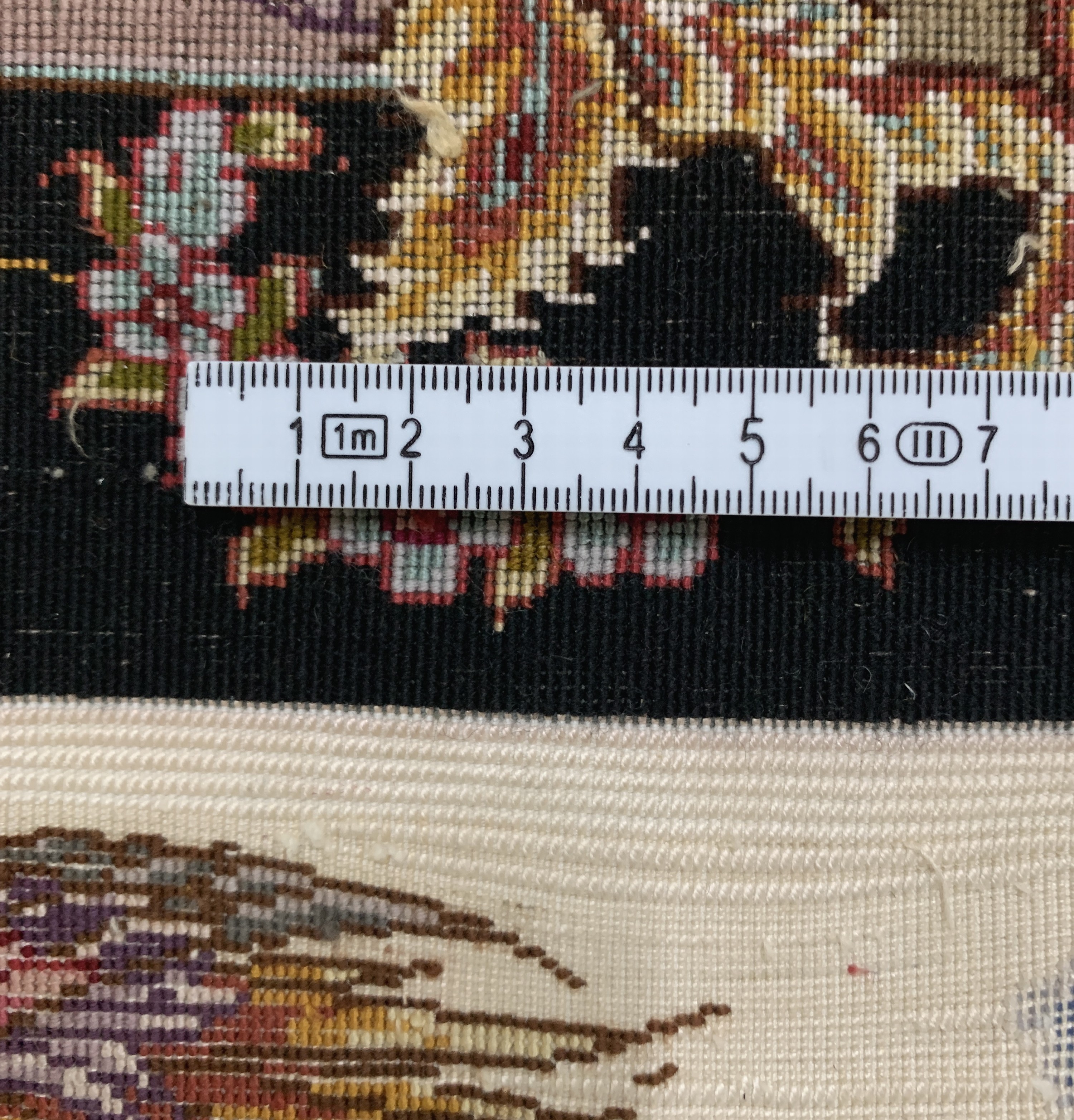 Detail k: Täbriz fein(60 Raj) signiert, Persien, Mitte 20.Jhd, Korkwolle mit und auf Seide, ca.360 x 247 cm, ca. 800.000 Kn/qm, EHZ:(nahezu neuwertig).