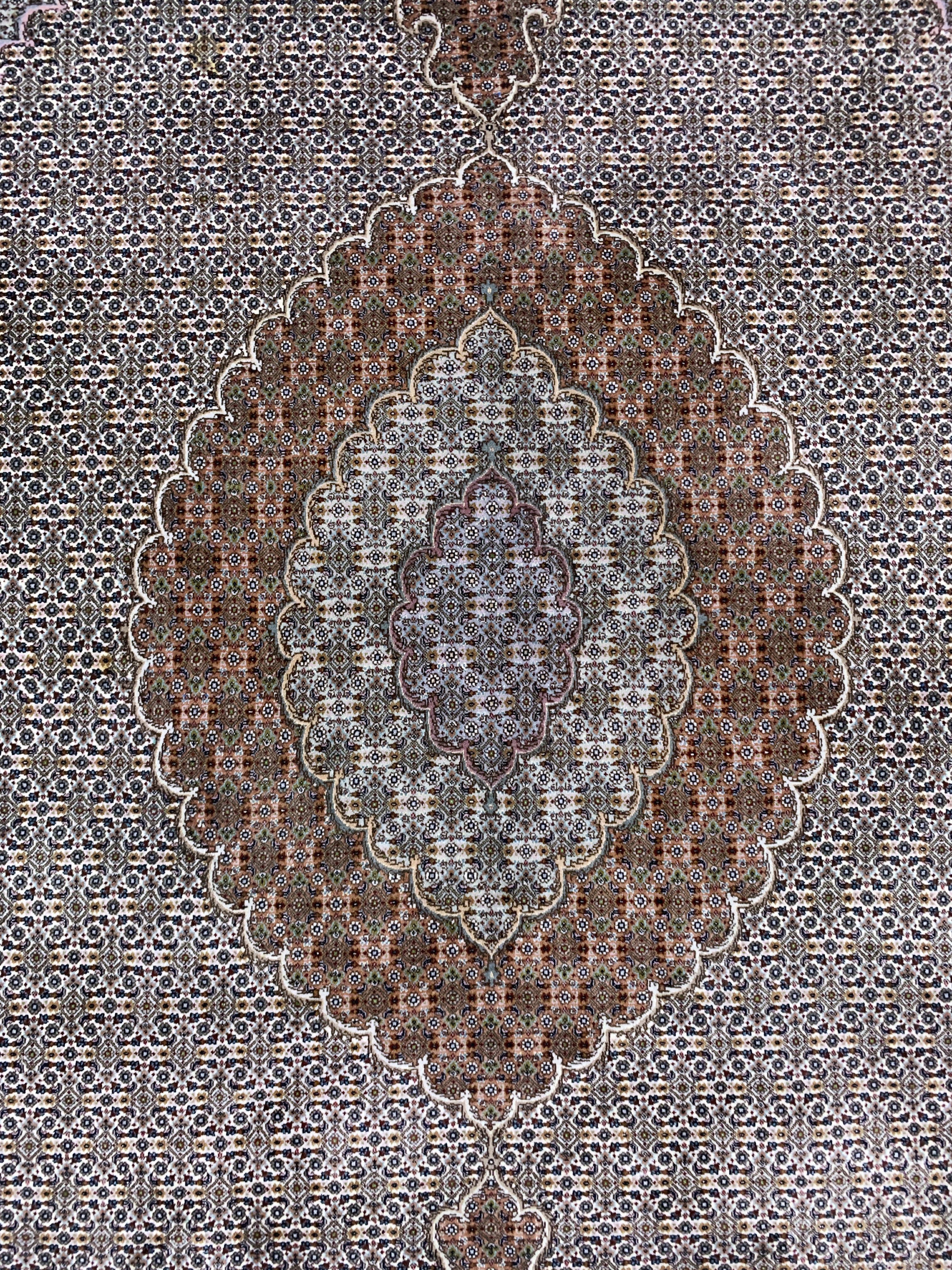 Detail d: Täbriz fein(50 Raj), Persien, Ende 20.Jhd, Korkwolle mit Seide, ca. 353 x 252 cm, ca. 500.000 Kn/qm, EHZ: 2