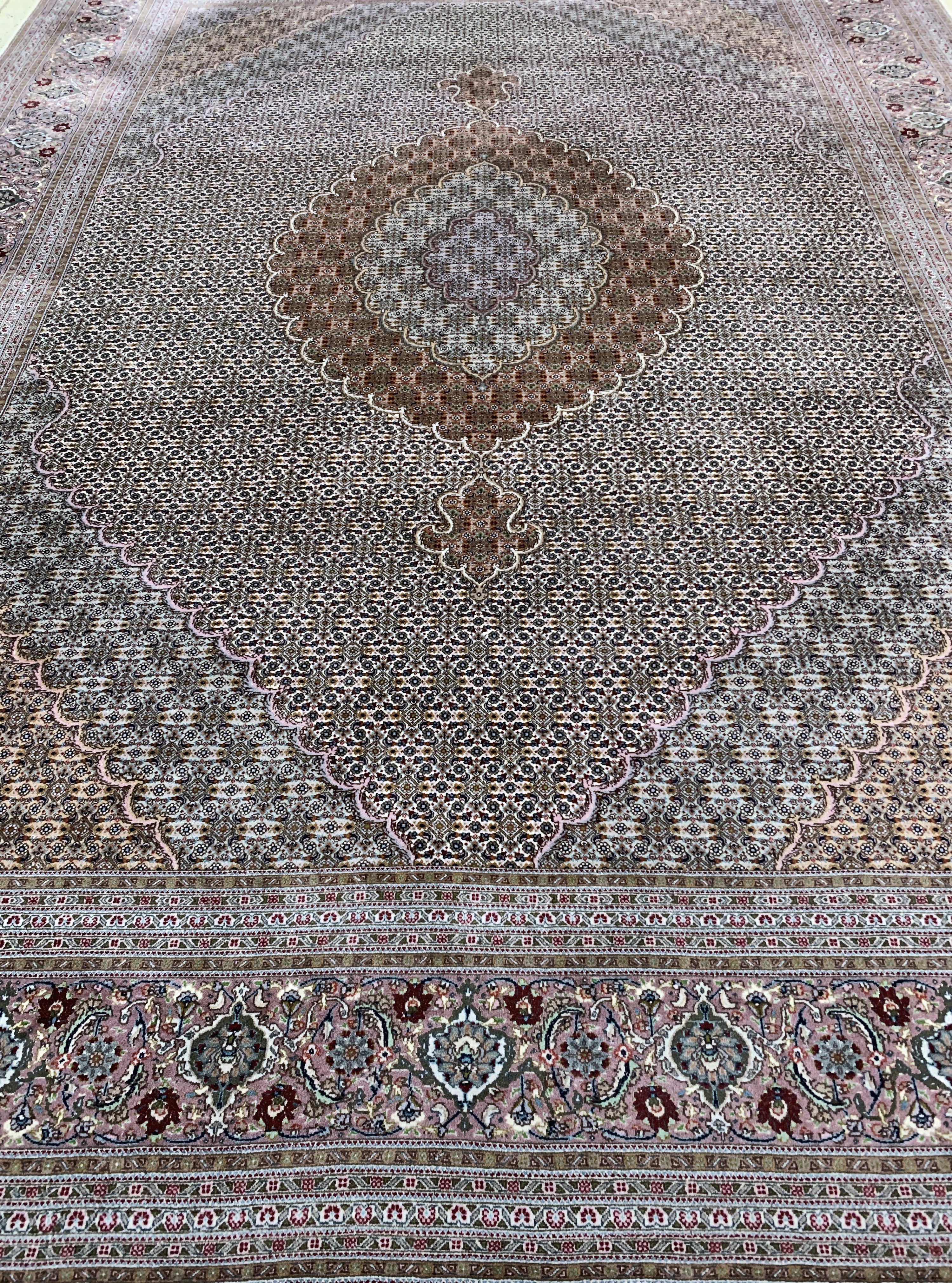 Detail i: Täbriz fein(50 Raj), Persien, Ende 20.Jhd, Korkwolle mit Seide, ca. 353 x 252 cm, ca. 500.000 Kn/qm, EHZ: 2