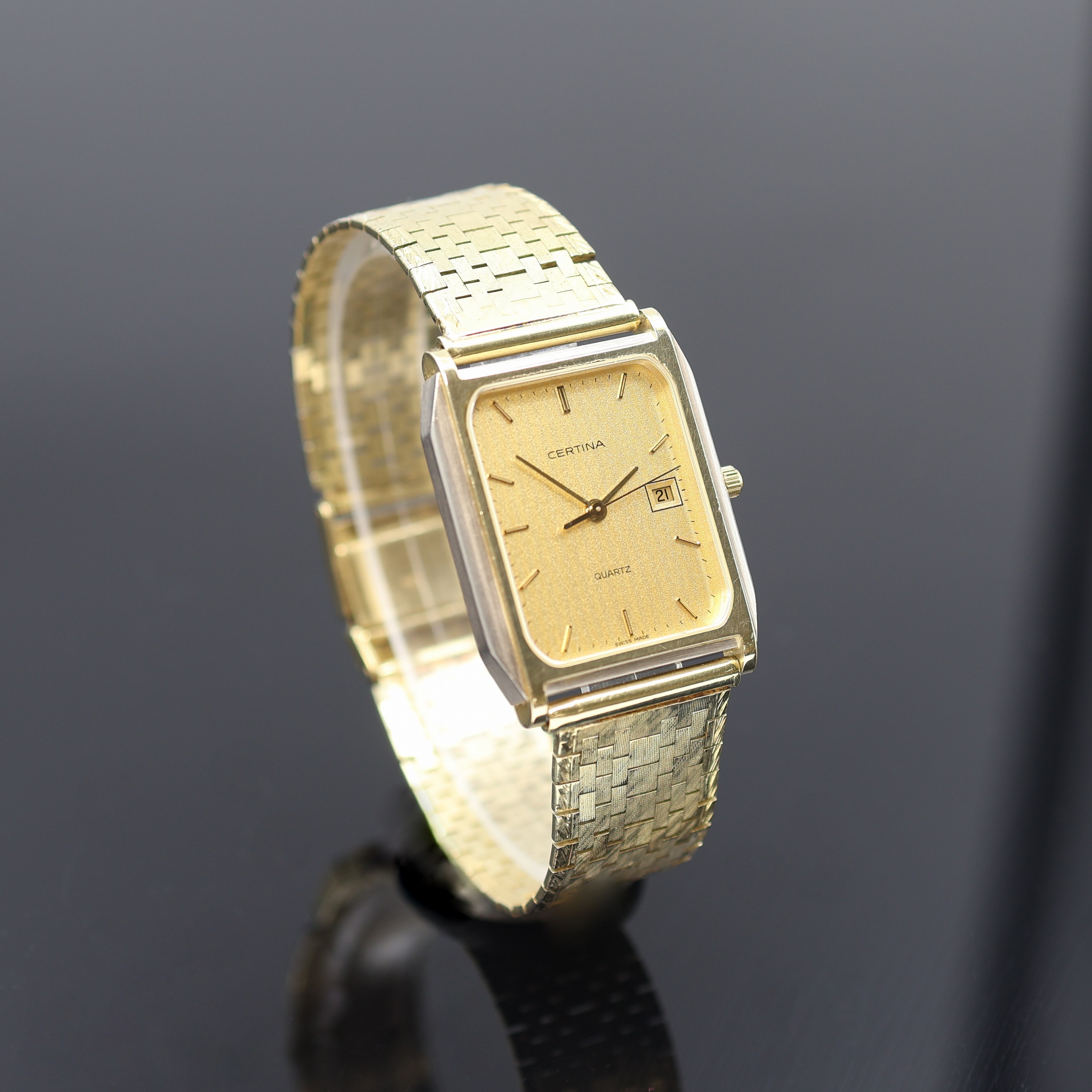 Detail a: CERTINA Armbanduhr in GG 585/000, Schweiz um 1975, quarz, Goldband, Boden 4-fach verschr., champagnerfarb. Zifferbl. m. gold. Std.-Ind., gold. ...