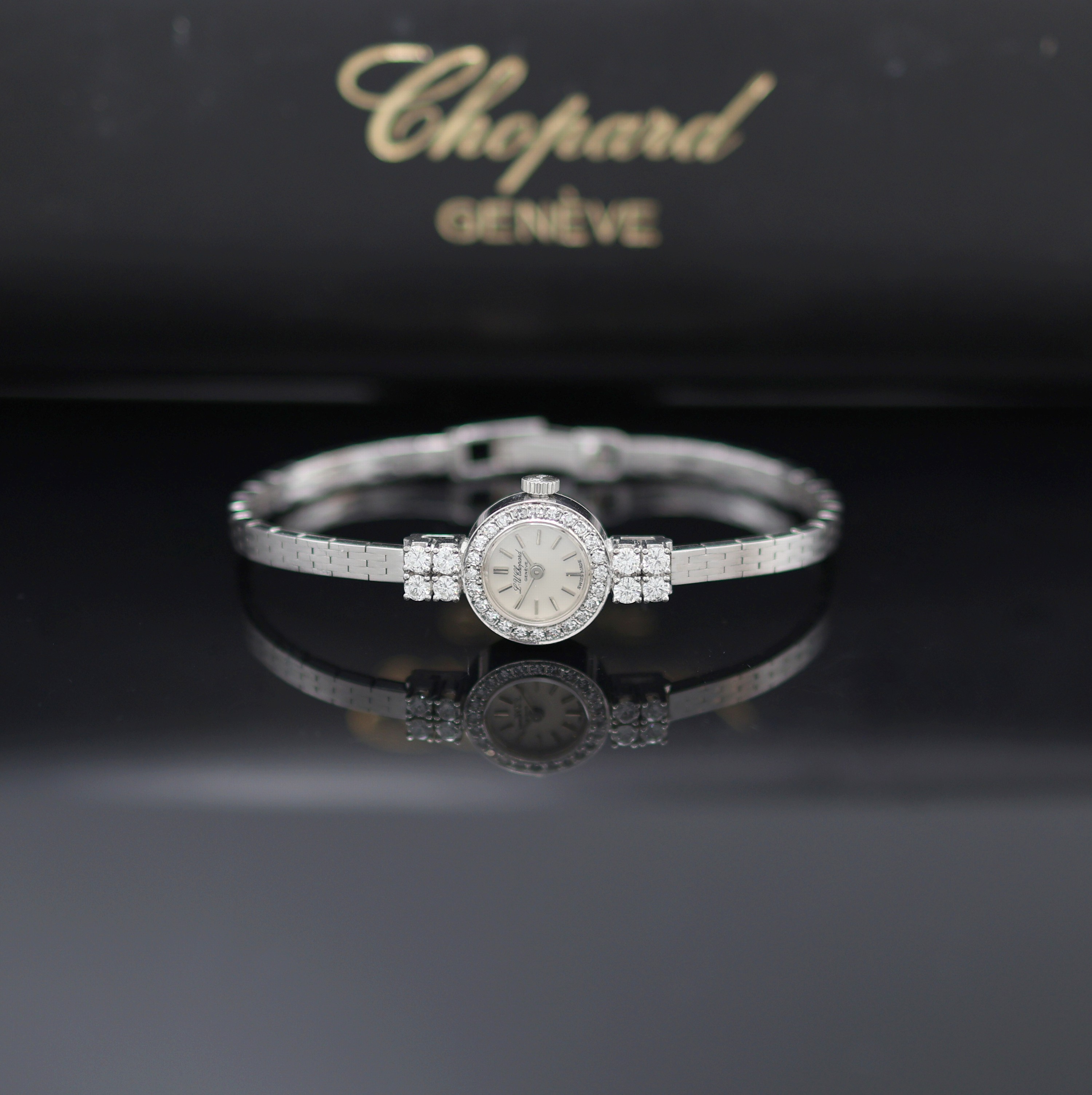 Image 27120697 - CHOPARD Damenarmbanduhr in WG 750/000 mit Diamanten, Schweiz um 1970, Handaufzug, orig. ...