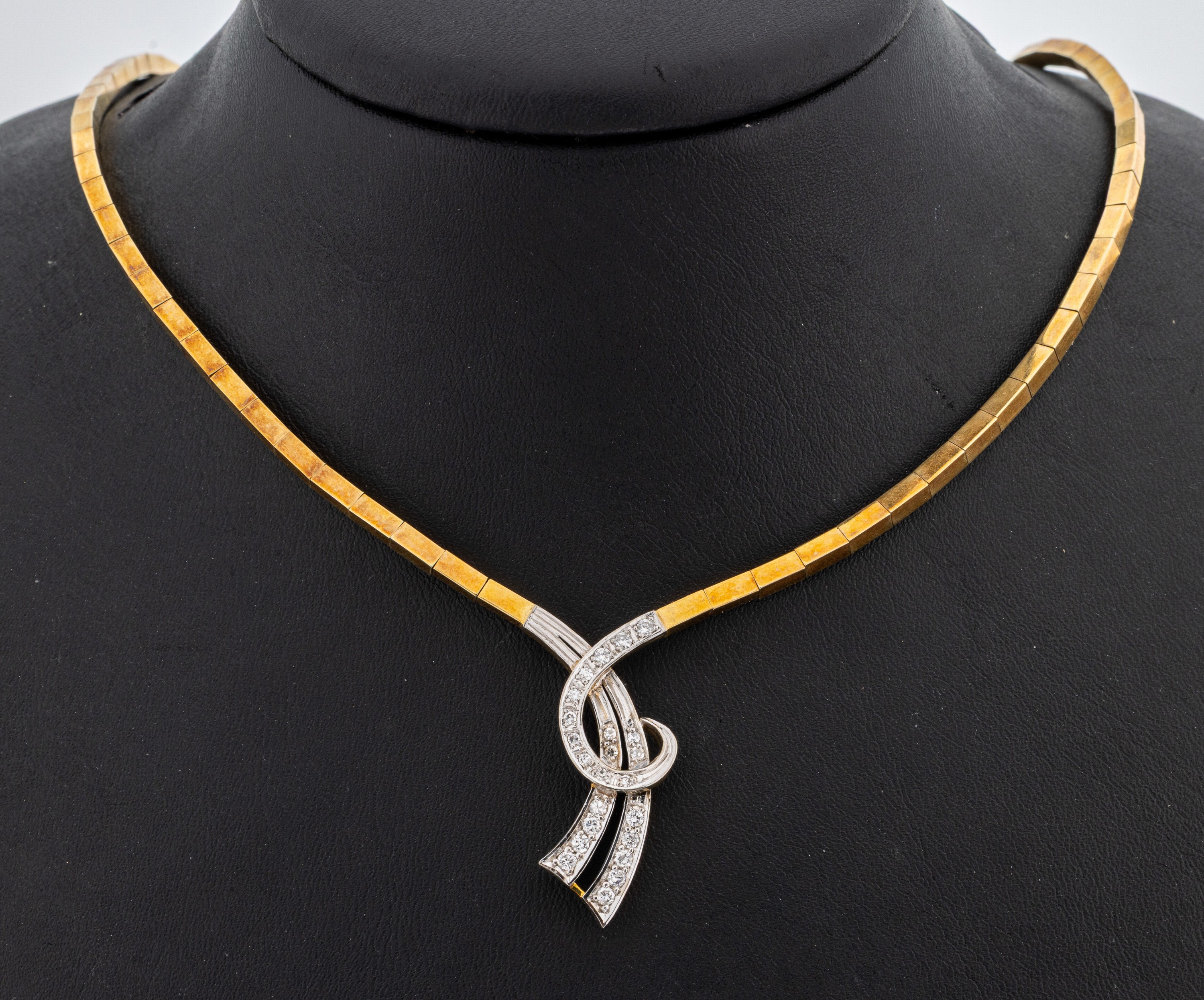 Image 27120699 - 14 kt Gold Diamant-Collier, GG/WG 585/000, Mittelteil geschwungen, 11 8/8-Diamanten und ...