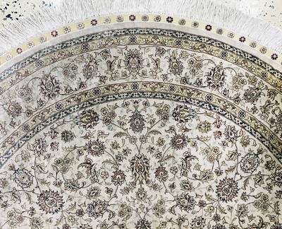 27120615b - Hereke Seide fein, China, Ende 20.Jhd, reine Naturseide, Durchmesser: ca. 154 cm, ...