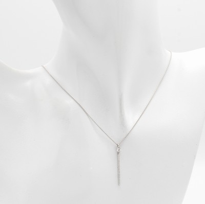 27120665a - Anhänger mit Brillanten an Kette, WG 750/000, Solitär u. Besatzbrill. (in Stab gef.) ...