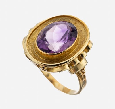 Image 14 kt gold amethyst ring , YG 585/000, centered one oval bevelled amethyst, partly ...