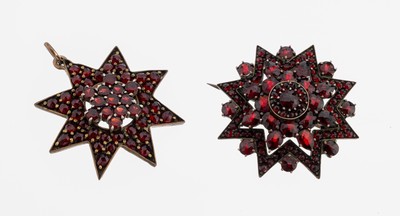 Image Garnet-lot, ca. 1900, tombac , comprised of:brooch, multilayered, diam. approx. 3 cm, ...