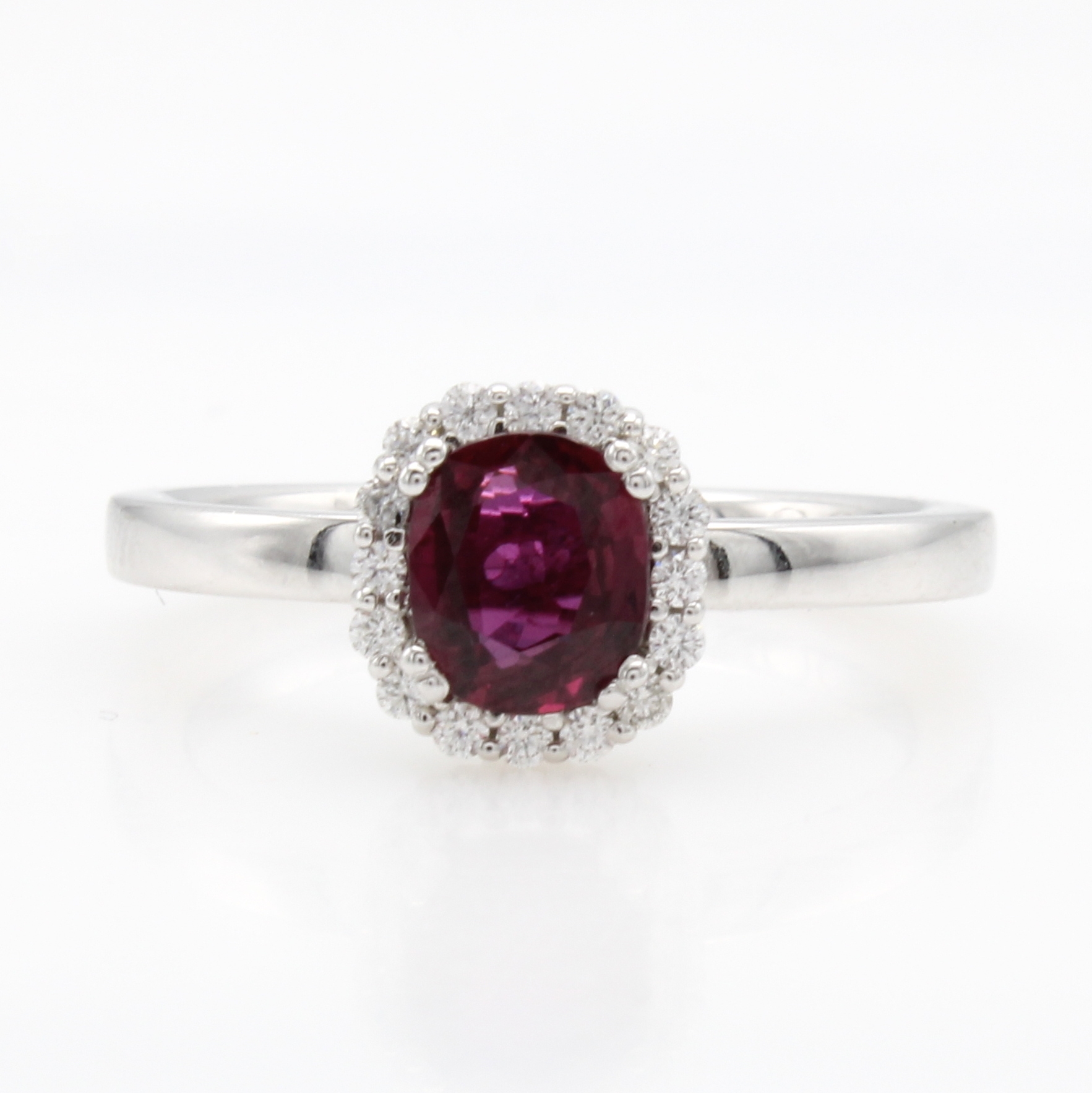Image 27120728 - Ring mit Rubin und Brillant, WG 750/000, Rubin ca. 1.15 ct umgeben v. Brill. zus. ca. ...