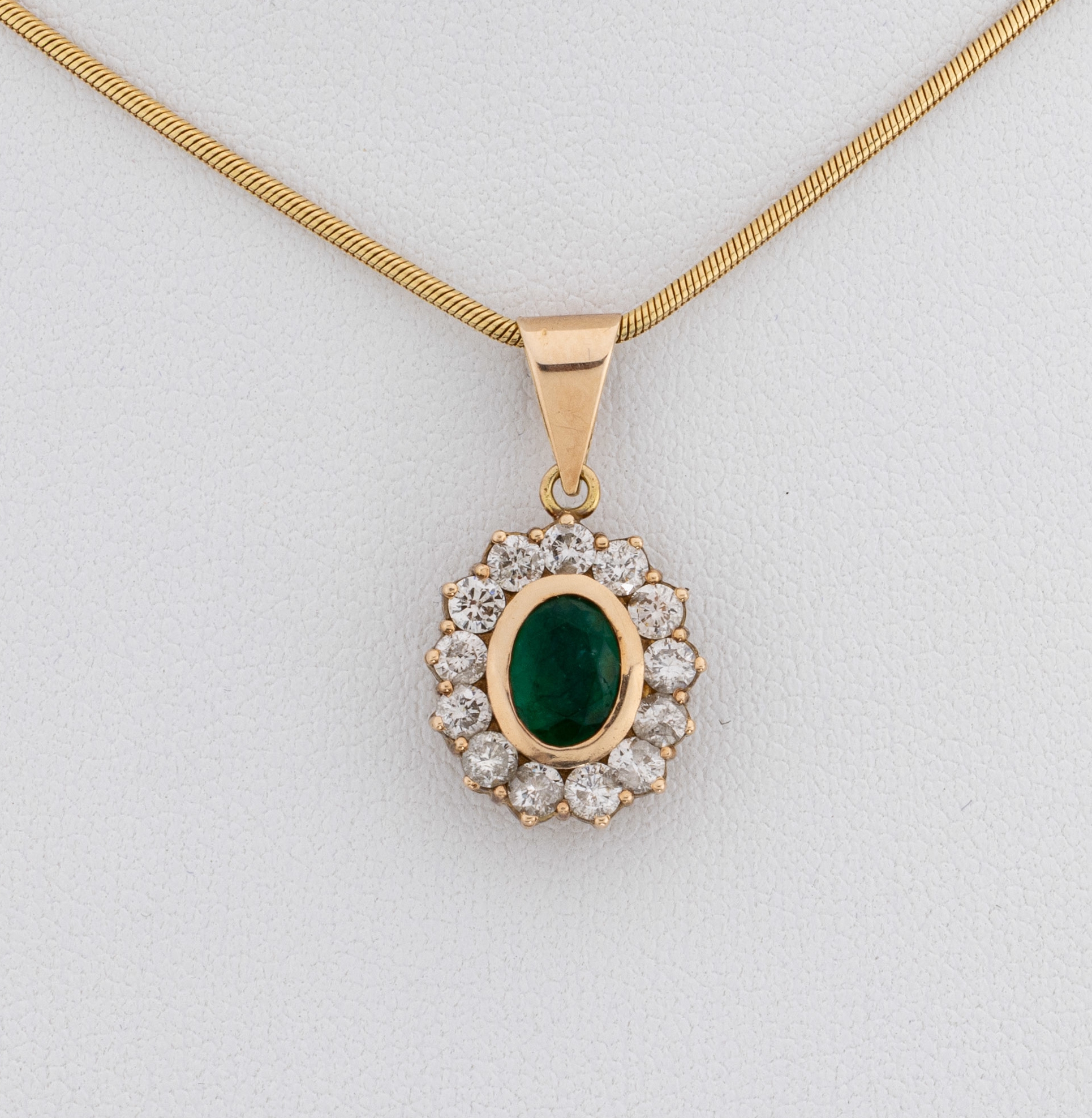 Image 27120750 - 14 kt Gold Smaragd-Brillant-Anhänger, RoseG585/000 gepr., mittig ovalfacett. Smaragd ...