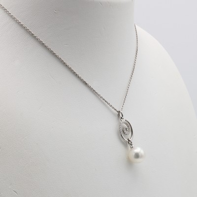 27120703a - Anhänger mit China-Zuchtperle und Brillanten an Kette, WG 750/000, weiße Perle ca. 9 ...